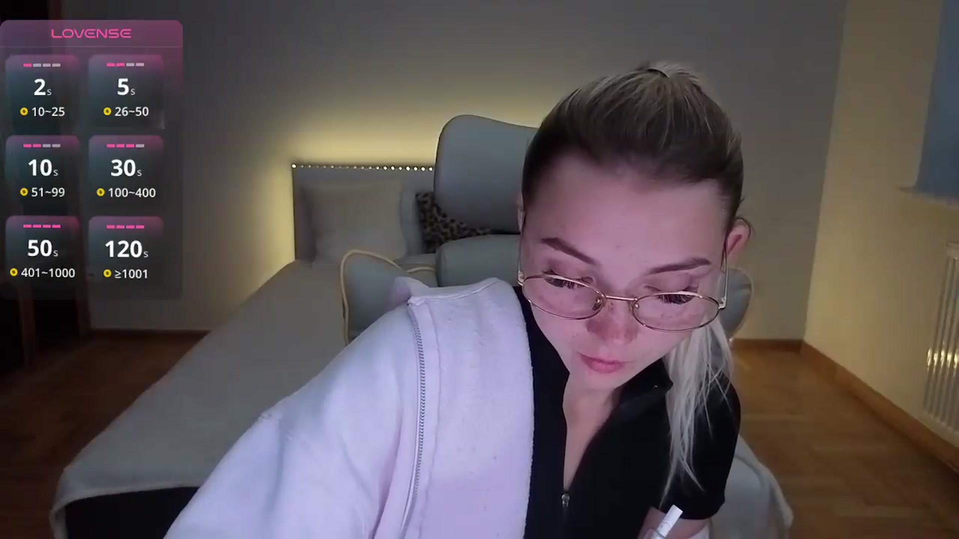 Gallery image thumbnail from Daisyy's myfreecams stream on, 08/25/2026, 13:20 image 16 of 20