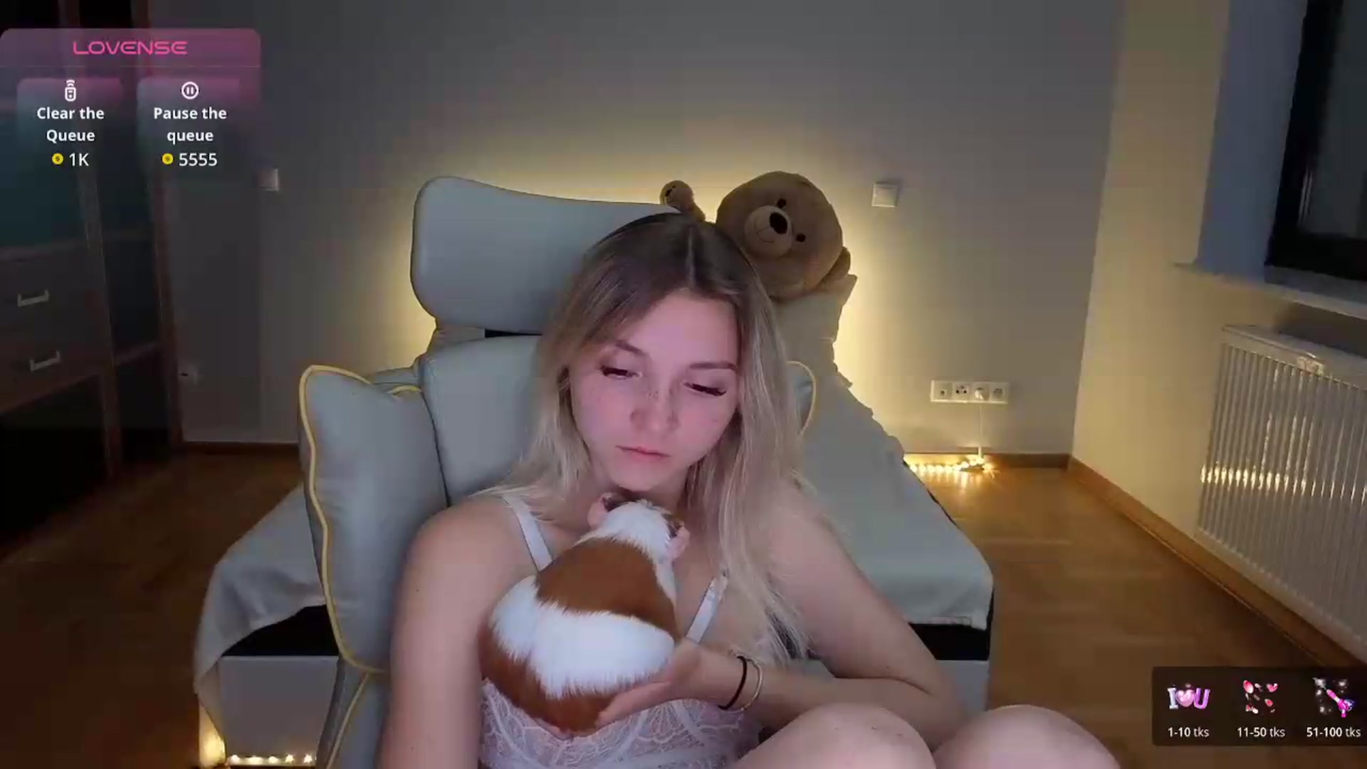 Gallery image thumbnail from Daisyy's myfreecams stream on, 09/19/2026, 23:26 image 17 of 20