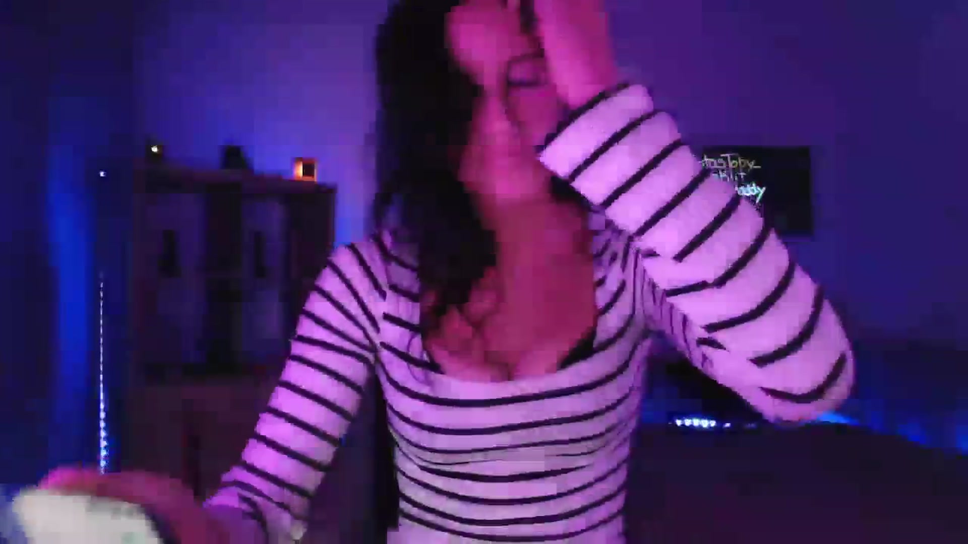 Gallery image thumbnail from DakotaCox's myfreecams stream on, 10/01/2023, 03:56 image 16 of 20