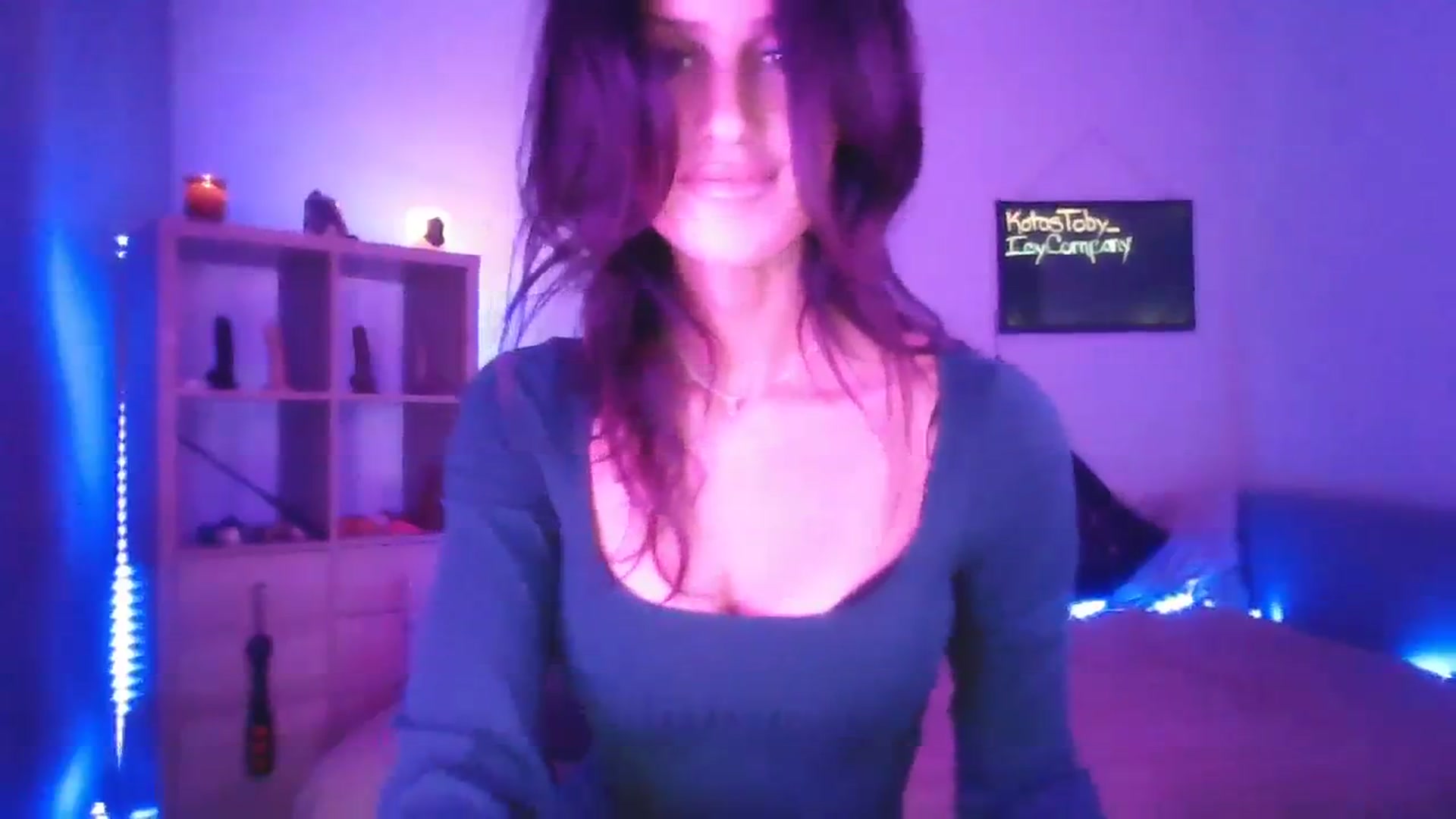 Gallery image thumbnail from DakotaCox's myfreecams stream on, 10/11/2023, 04:54 image 17 of 20