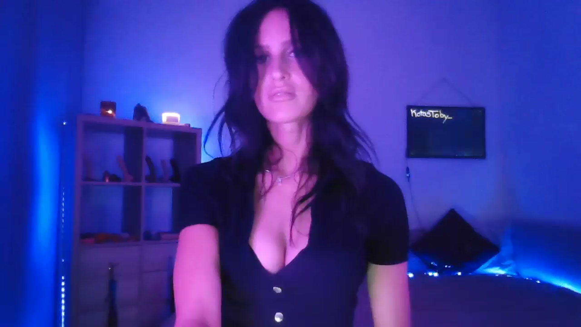 Gallery image thumbnail from DakotaCox's myfreecams stream on, 02/19/2024, 05:45 image 9 of 20