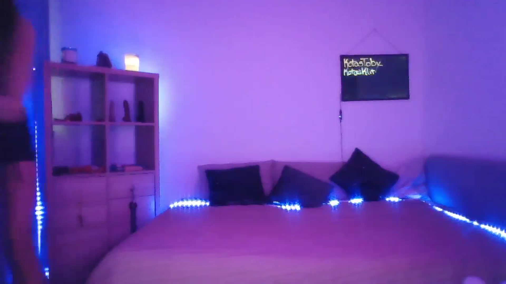 Gallery image thumbnail from DakotaCox's myfreecams stream on, 03/24/2024, 06:52 image 17 of 20