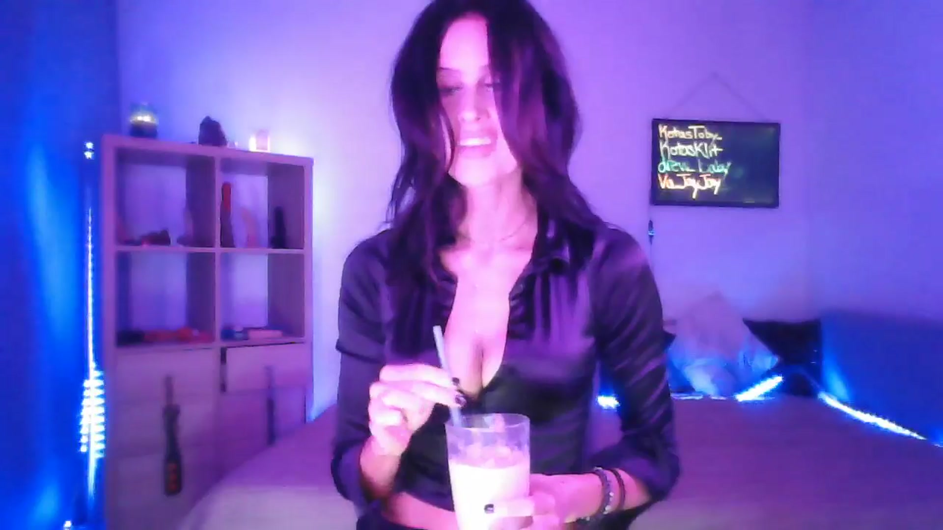 Gallery image thumbnail from DakotaCox's myfreecams stream on, 04/16/2024, 03:51 image 2 of 20