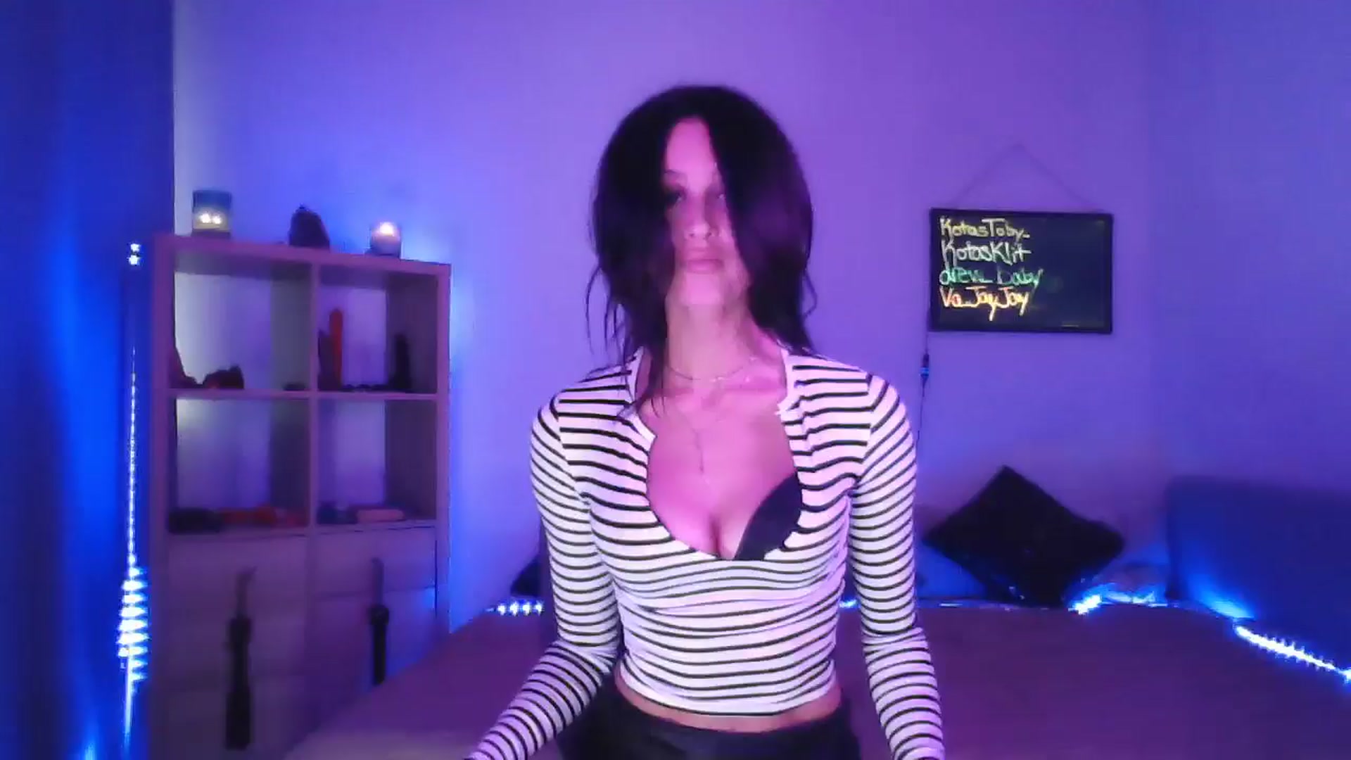Gallery image thumbnail from DakotaCox's myfreecams stream on, 05/03/2024, 04:37 image 16 of 20