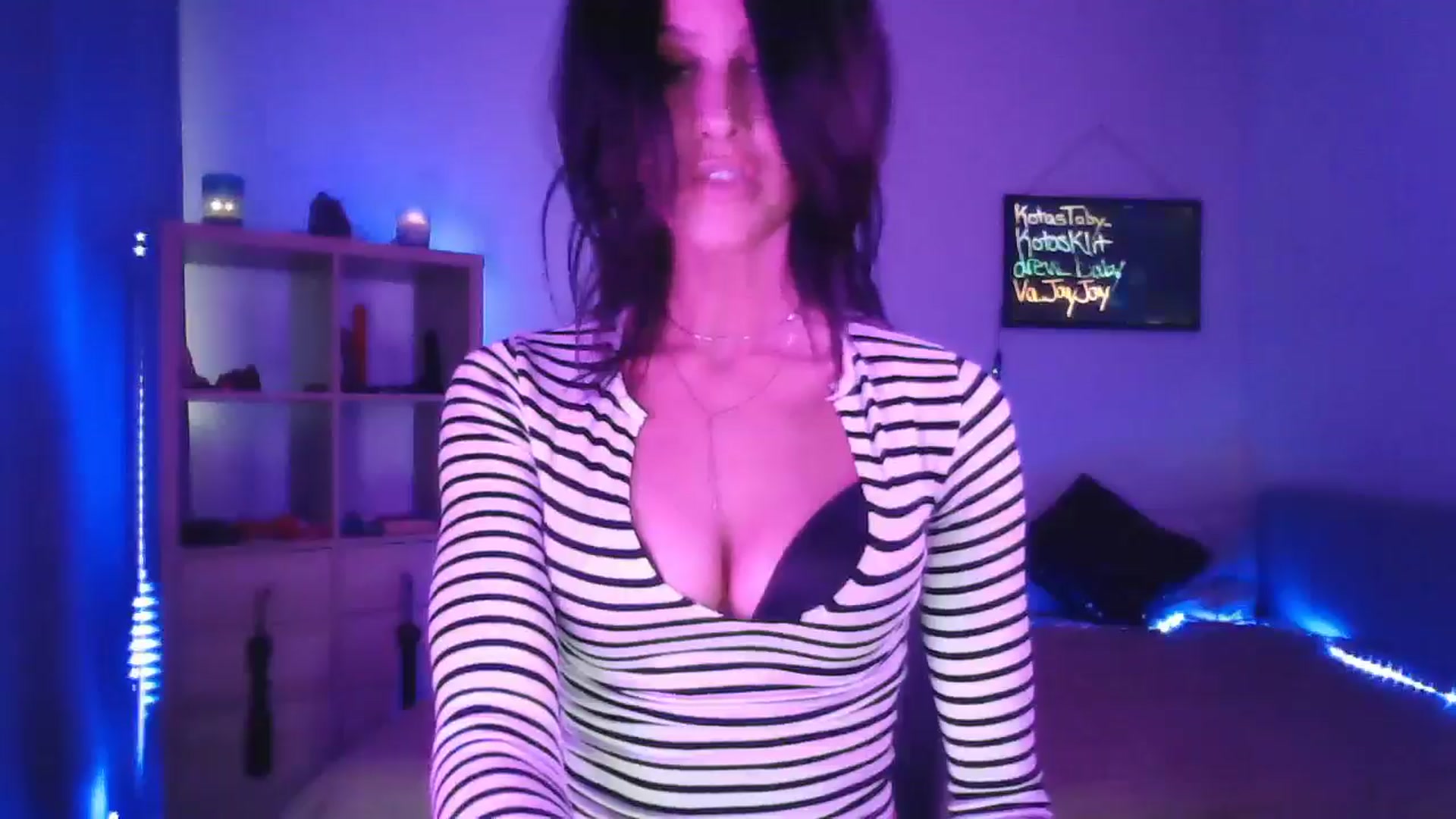 Gallery image thumbnail from DakotaCox's myfreecams stream on, 05/03/2024, 04:37 image 9 of 20