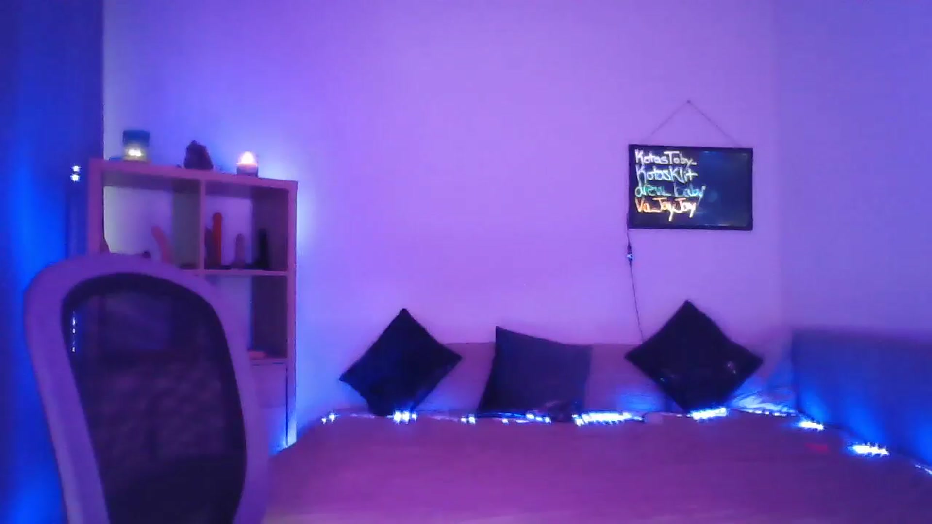 Gallery image thumbnail from DakotaCox's myfreecams stream on, 05/05/2024, 04:36 image 13 of 20