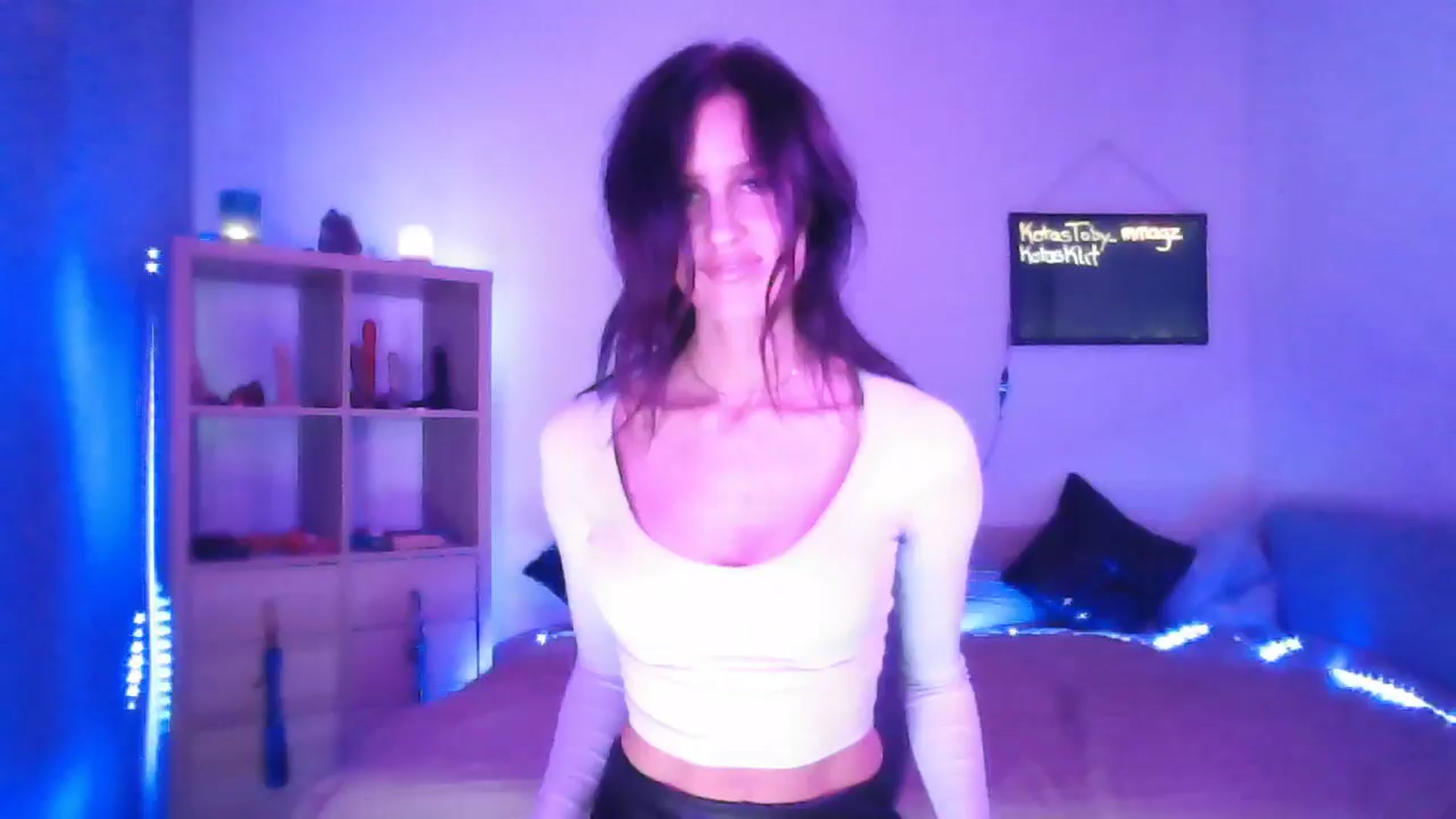 Gallery image thumbnail from DakotaCox's myfreecams stream on, 05/07/2024, 03:50 image 16 of 20