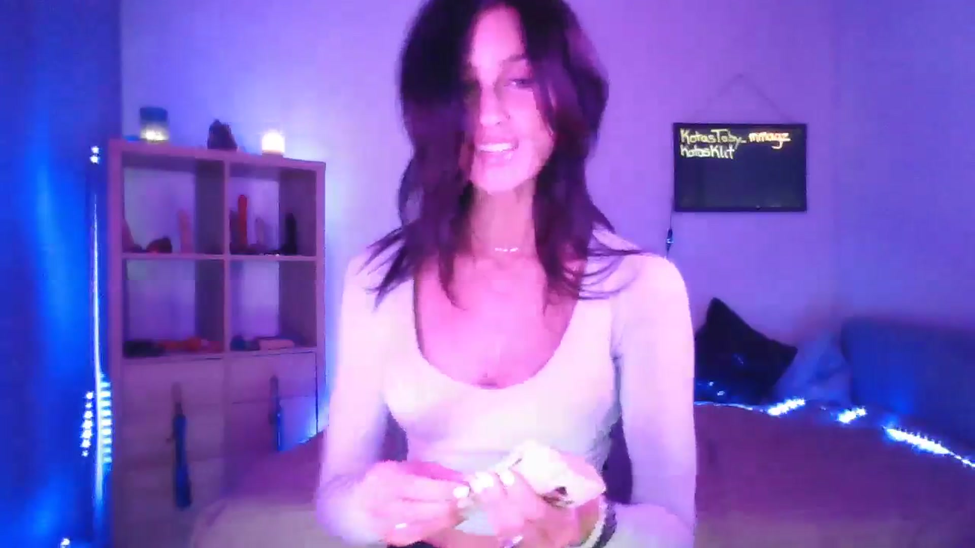 Gallery image thumbnail from DakotaCox's myfreecams stream on, 05/07/2024, 03:50 image 17 of 20
