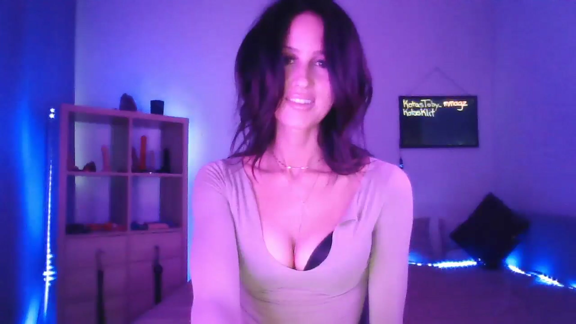 Gallery image thumbnail from DakotaCox's myfreecams stream on, 05/17/2024, 04:36 image 4 of 20