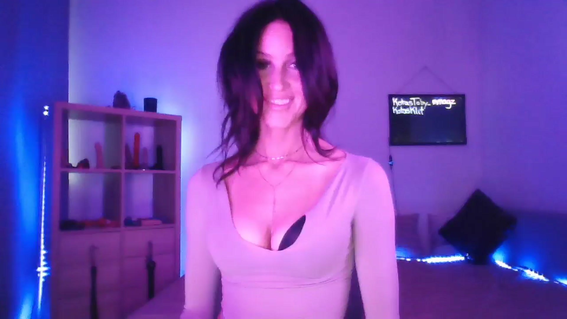 Gallery image thumbnail from DakotaCox's myfreecams stream on, 05/17/2024, 04:36 image 11 of 20