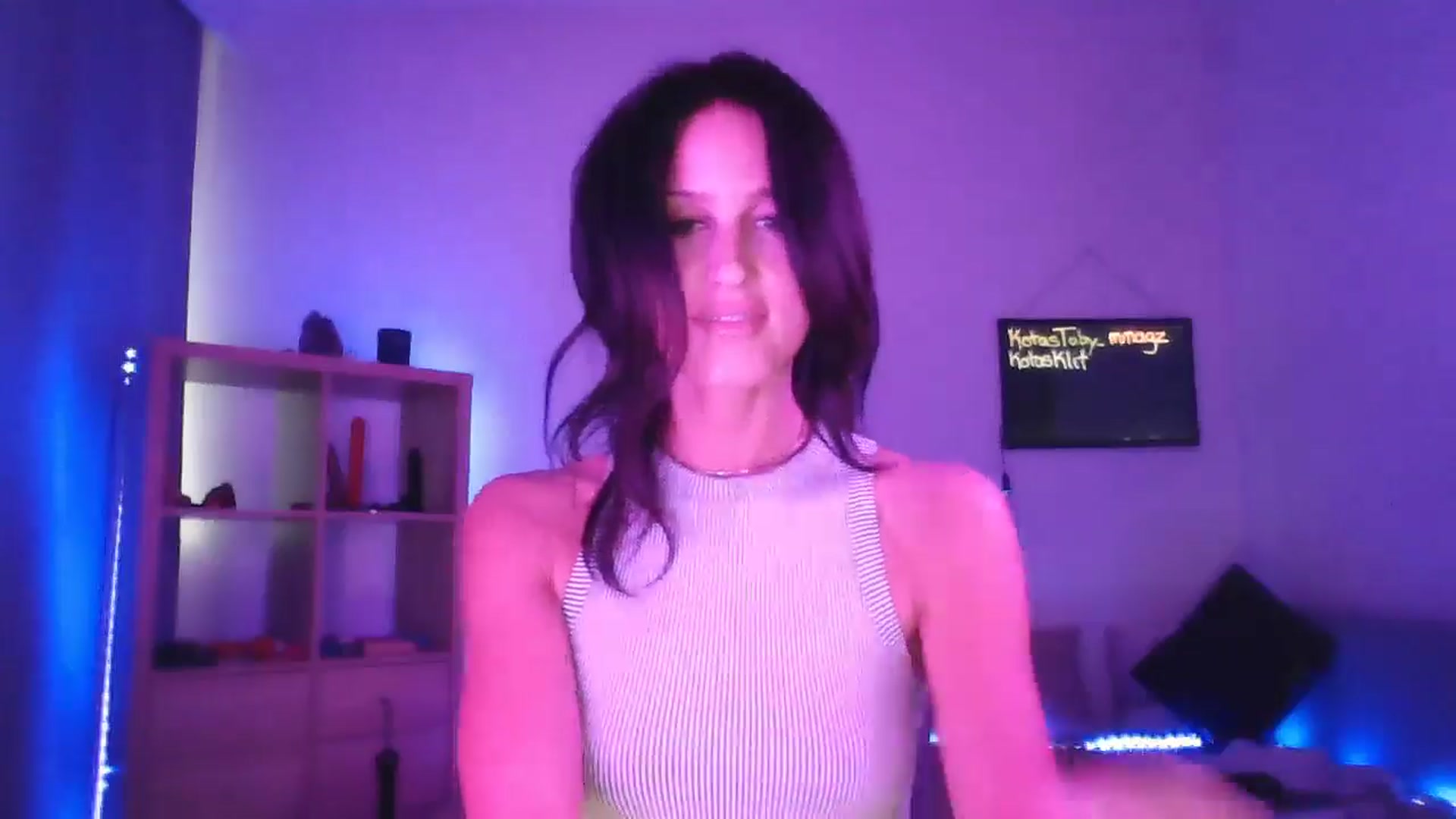 Gallery image thumbnail from DakotaCox's myfreecams stream on, 05/17/2024, 07:02 image 19 of 20