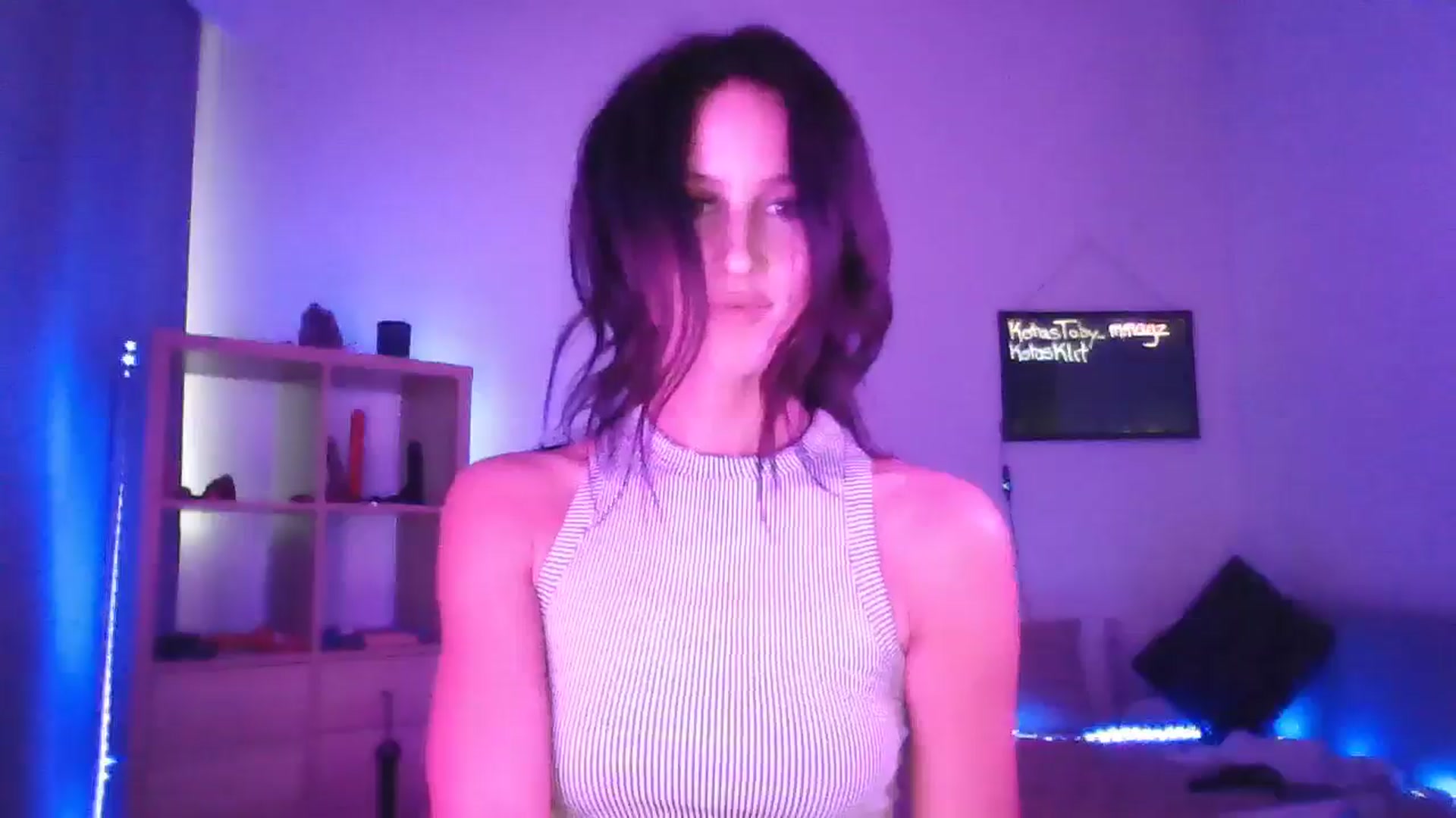 Gallery image thumbnail from DakotaCox's myfreecams stream on, 05/17/2024, 07:02 image 7 of 20