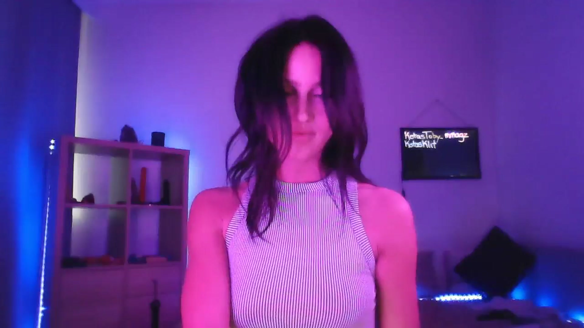 Gallery image thumbnail from DakotaCox's myfreecams stream on, 05/17/2024, 07:02 image 16 of 20