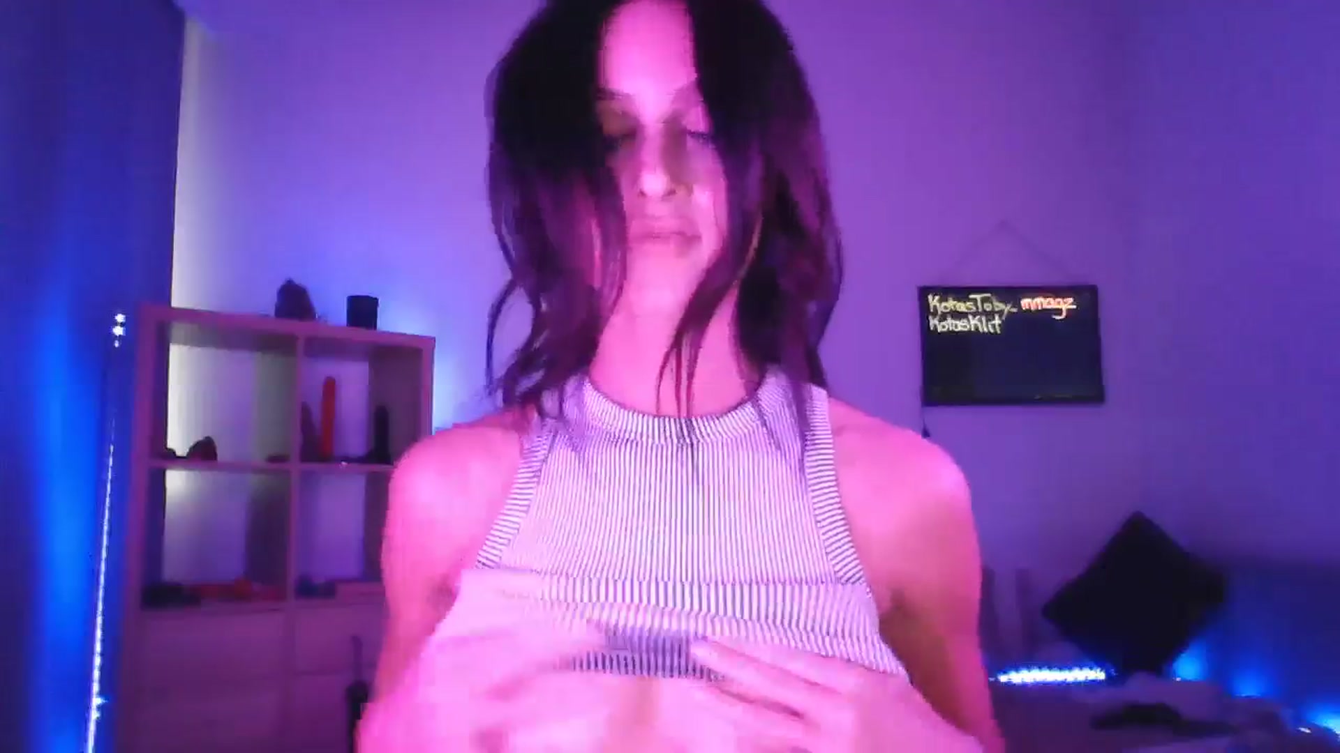 Gallery image thumbnail from DakotaCox's myfreecams stream on, 05/17/2024, 07:02 image 10 of 20