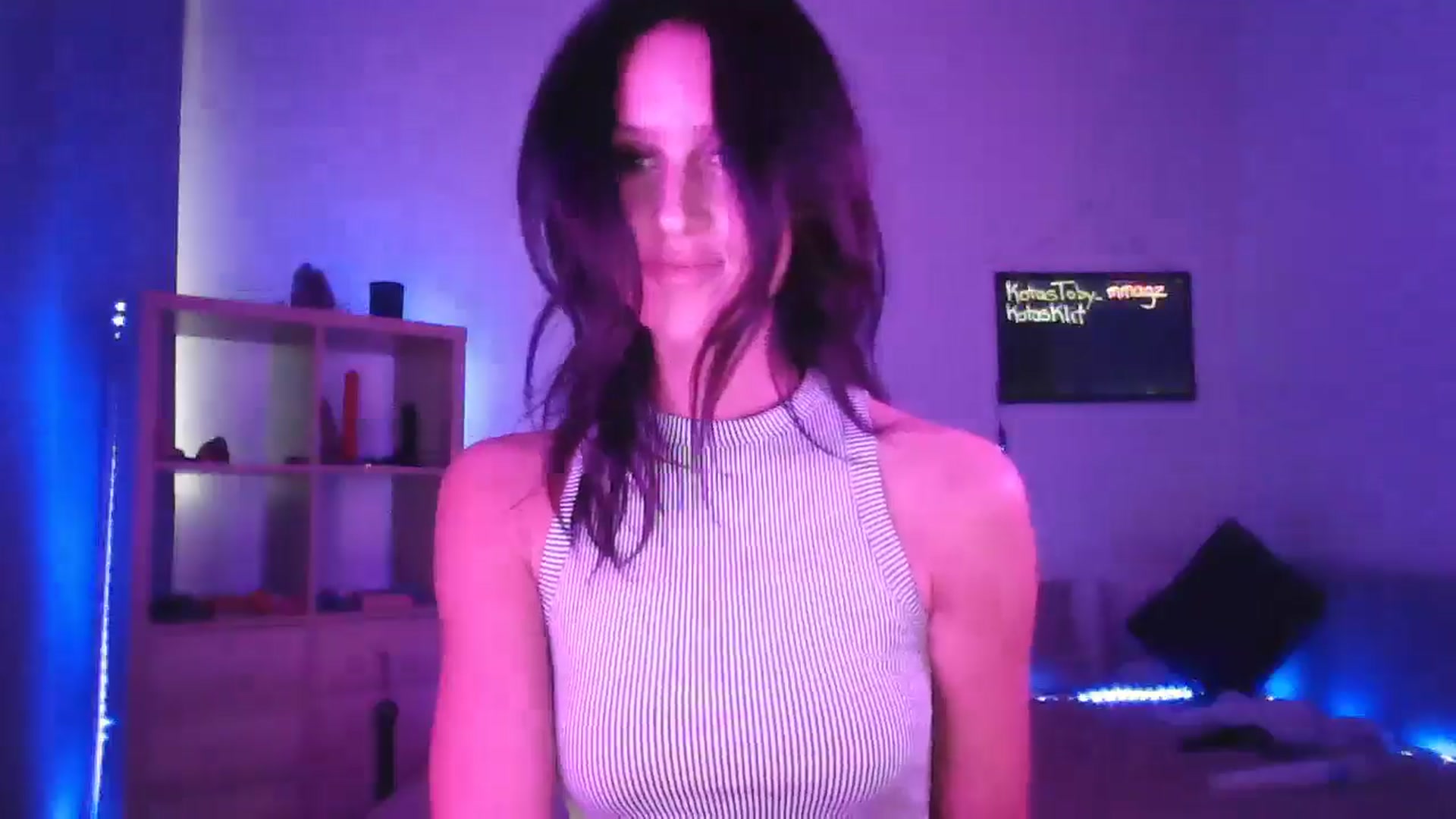 Gallery image thumbnail from DakotaCox's myfreecams stream on, 05/17/2024, 07:02 image 5 of 20
