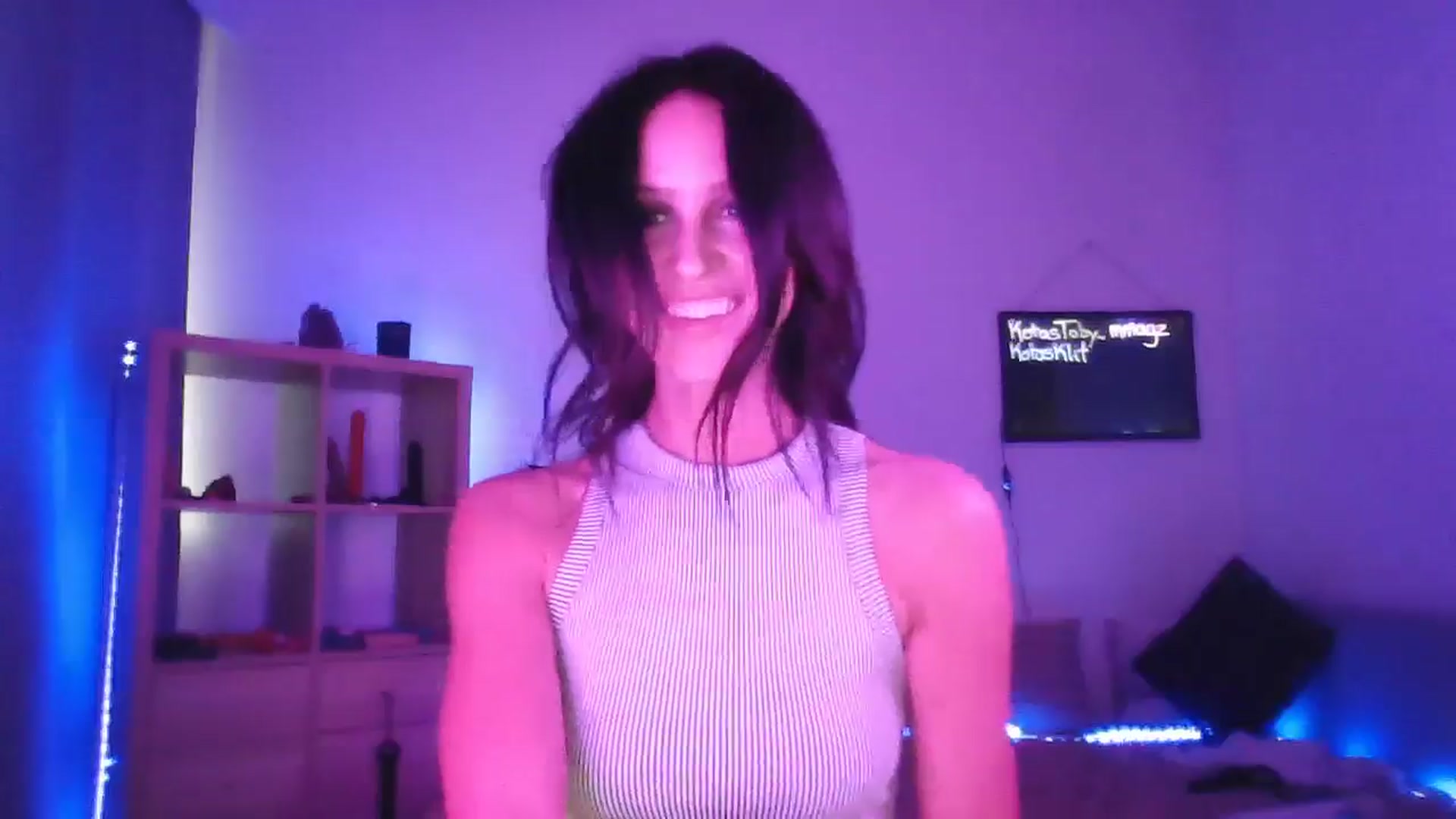 Gallery image thumbnail from DakotaCox's myfreecams stream on, 05/17/2024, 07:02 image 8 of 20