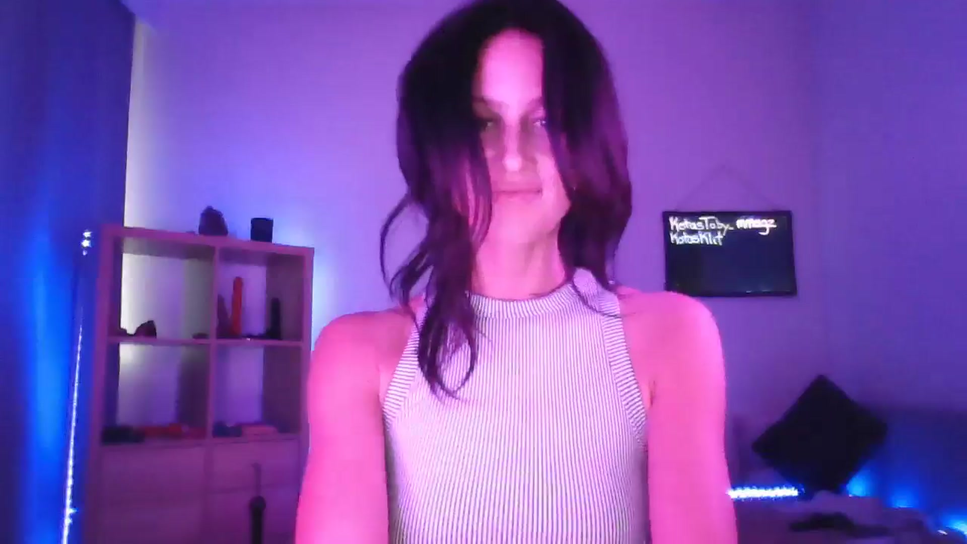 Gallery image thumbnail from DakotaCox's myfreecams stream on, 05/17/2024, 07:02 image 17 of 20