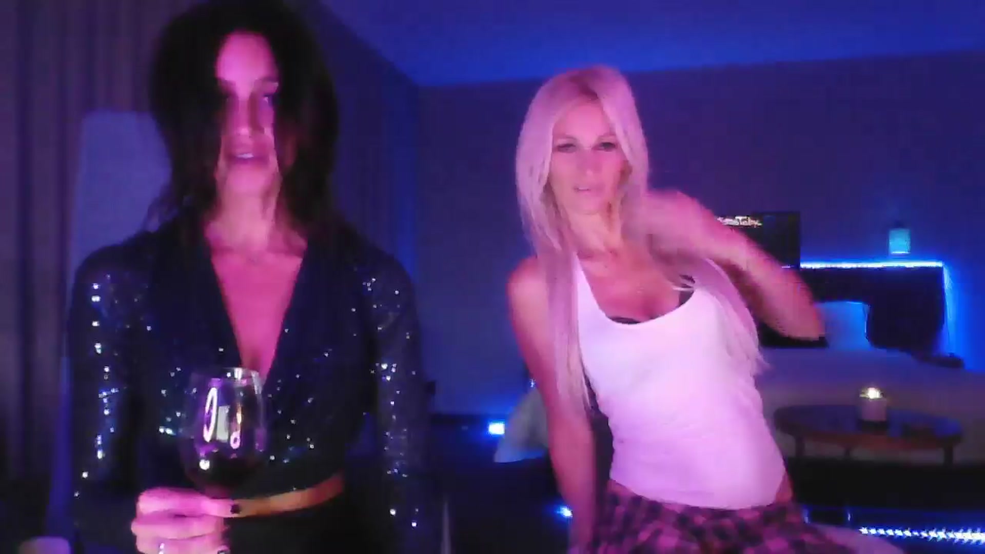 Gallery image thumbnail from DakotaCox's myfreecams stream on, 06/08/2024, 23:34 image 13 of 20