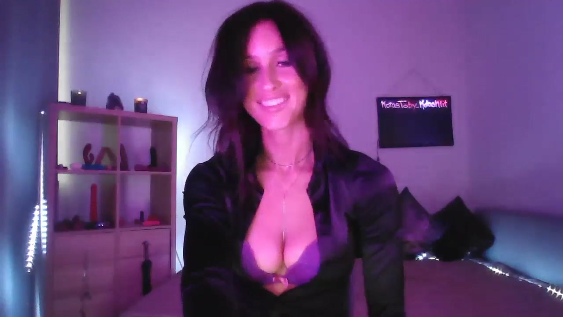 Gallery image thumbnail from DakotaCox's myfreecams stream on, 08/12/2024, 05:34 image 12 of 20