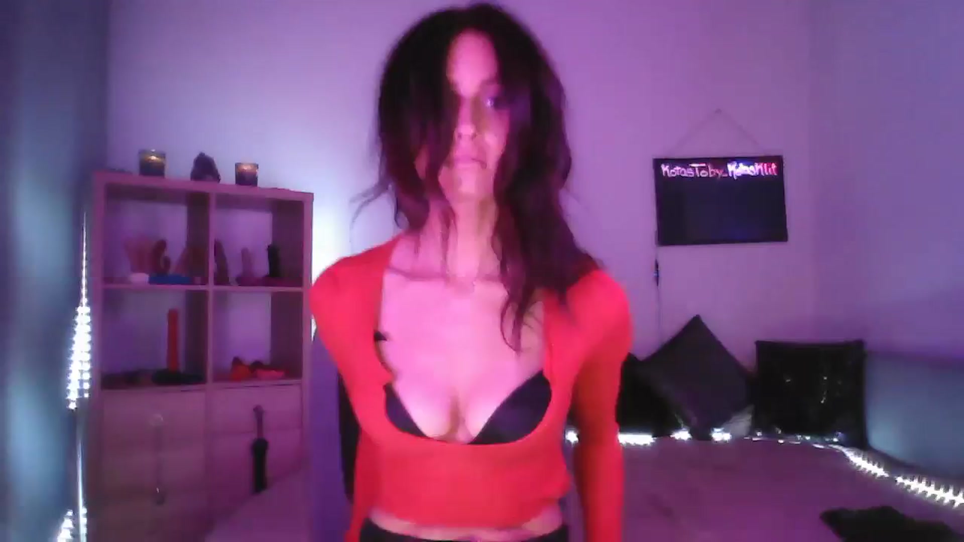 Gallery image thumbnail from DakotaCox's myfreecams stream on, 08/19/2024, 03:25 image 4 of 20