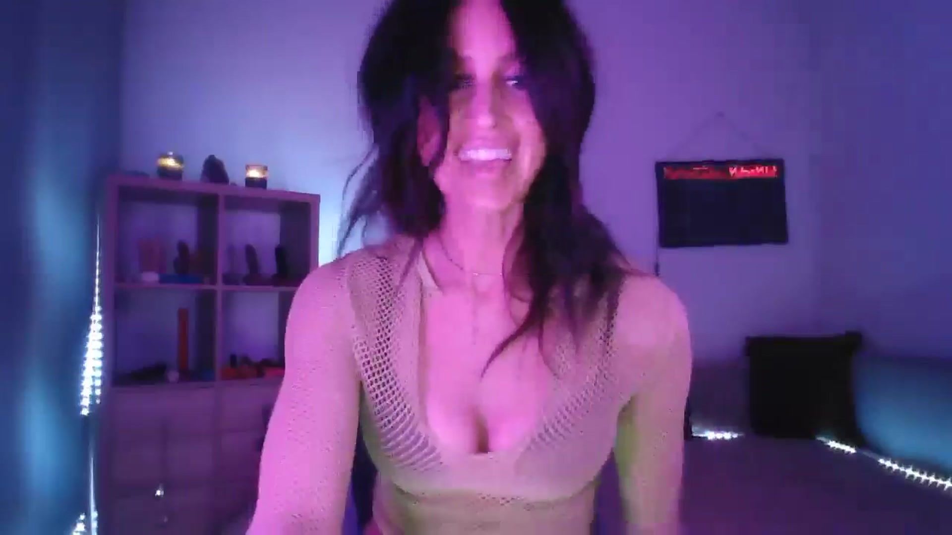 Gallery image thumbnail from DakotaCox's myfreecams stream on, 08/23/2024, 02:44 image 7 of 20