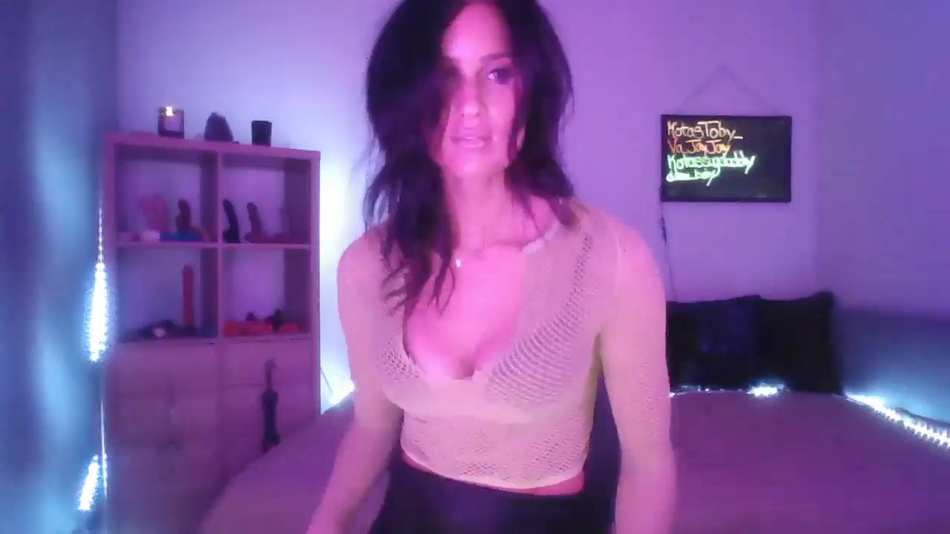 Gallery image thumbnail from DakotaCox's myfreecams stream on, 09/12/2024, 03:15 image 12 of 20