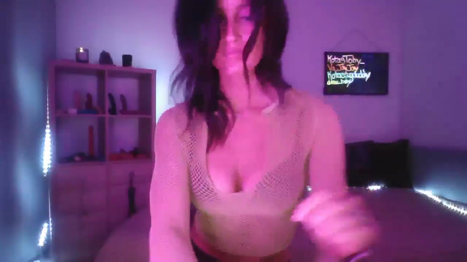 Gallery image thumbnail from DakotaCox's myfreecams stream on, 09/12/2024, 03:52 image 12 of 20
