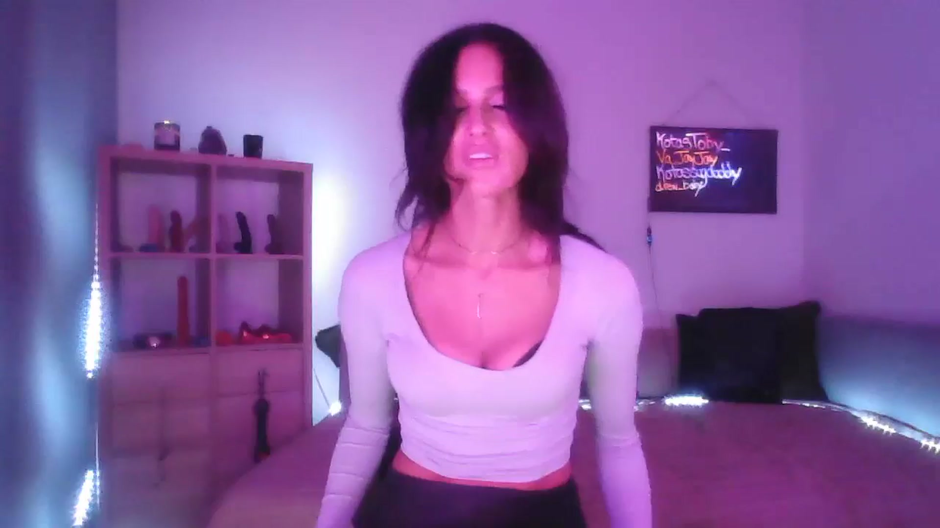 Gallery image thumbnail from DakotaCox's myfreecams stream on, 09/15/2024, 04:57 image 6 of 20