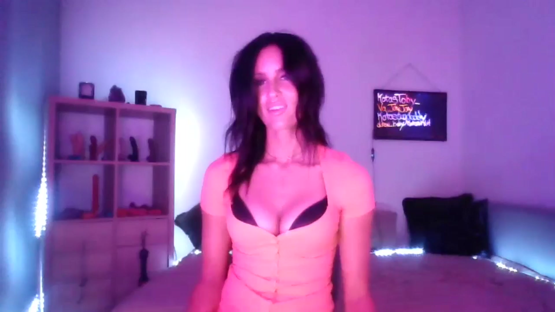 Gallery image thumbnail from DakotaCox's myfreecams stream on, 09/16/2024, 02:20 image 4 of 20