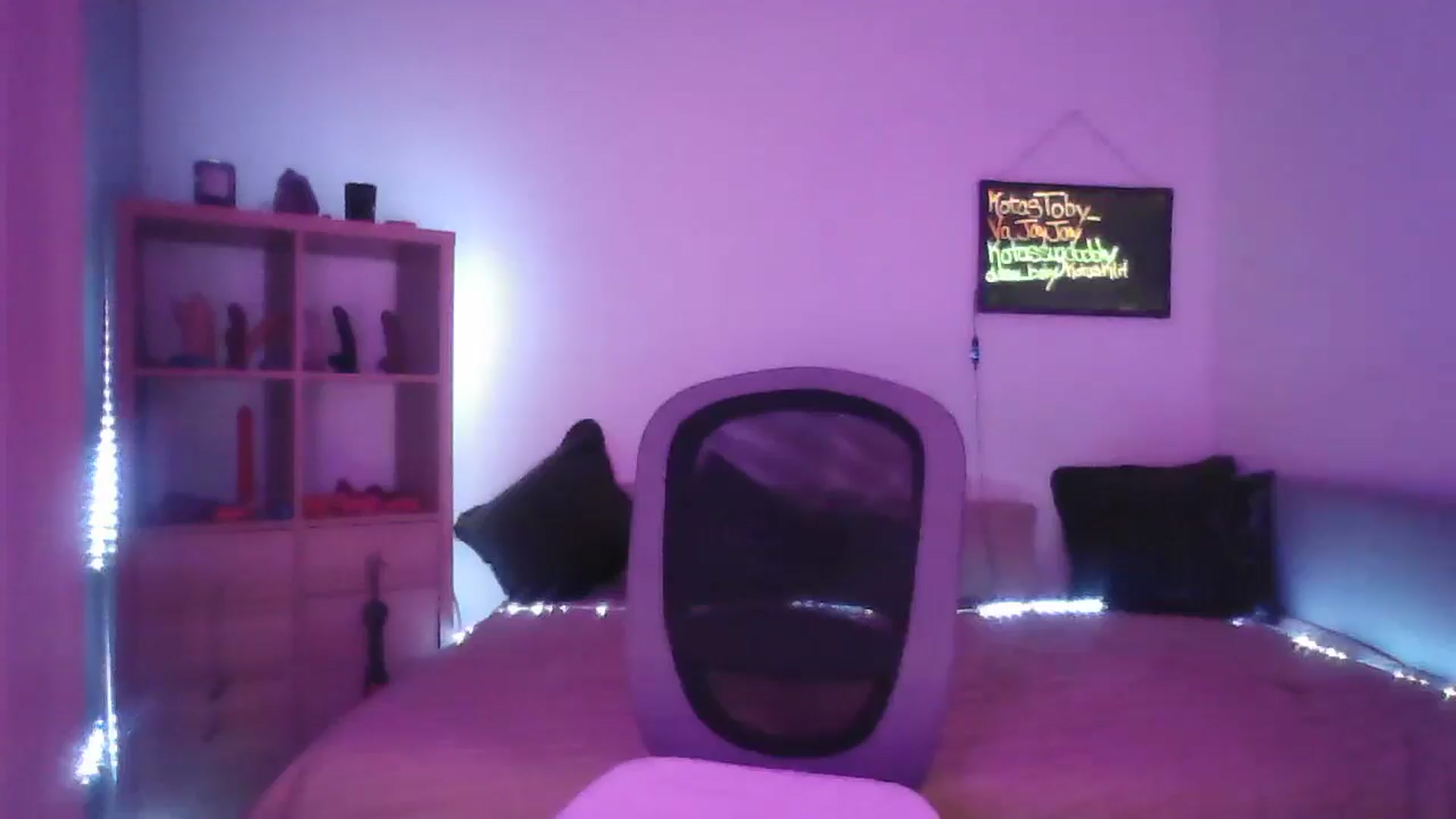 Gallery image thumbnail from DakotaCox's myfreecams stream on, 09/16/2024, 03:39 image 12 of 20