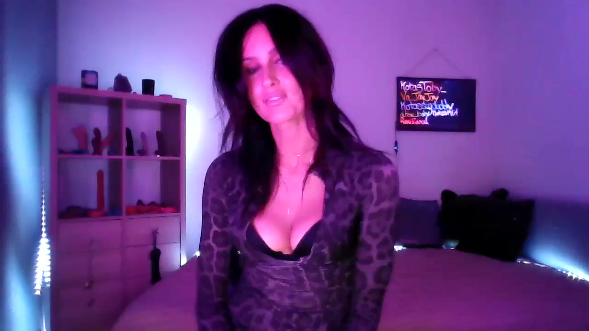 Gallery image thumbnail from DakotaCox's myfreecams stream on, 09/22/2024, 04:26 image 17 of 20