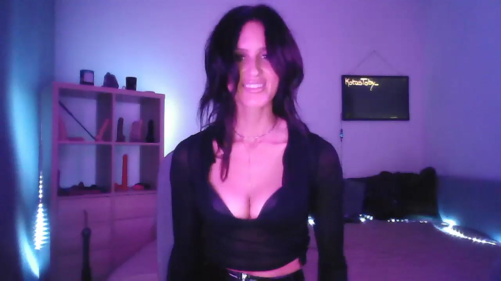 Gallery image thumbnail from DakotaCox's myfreecams stream on, 11/25/2024, 05:58 image 18 of 20