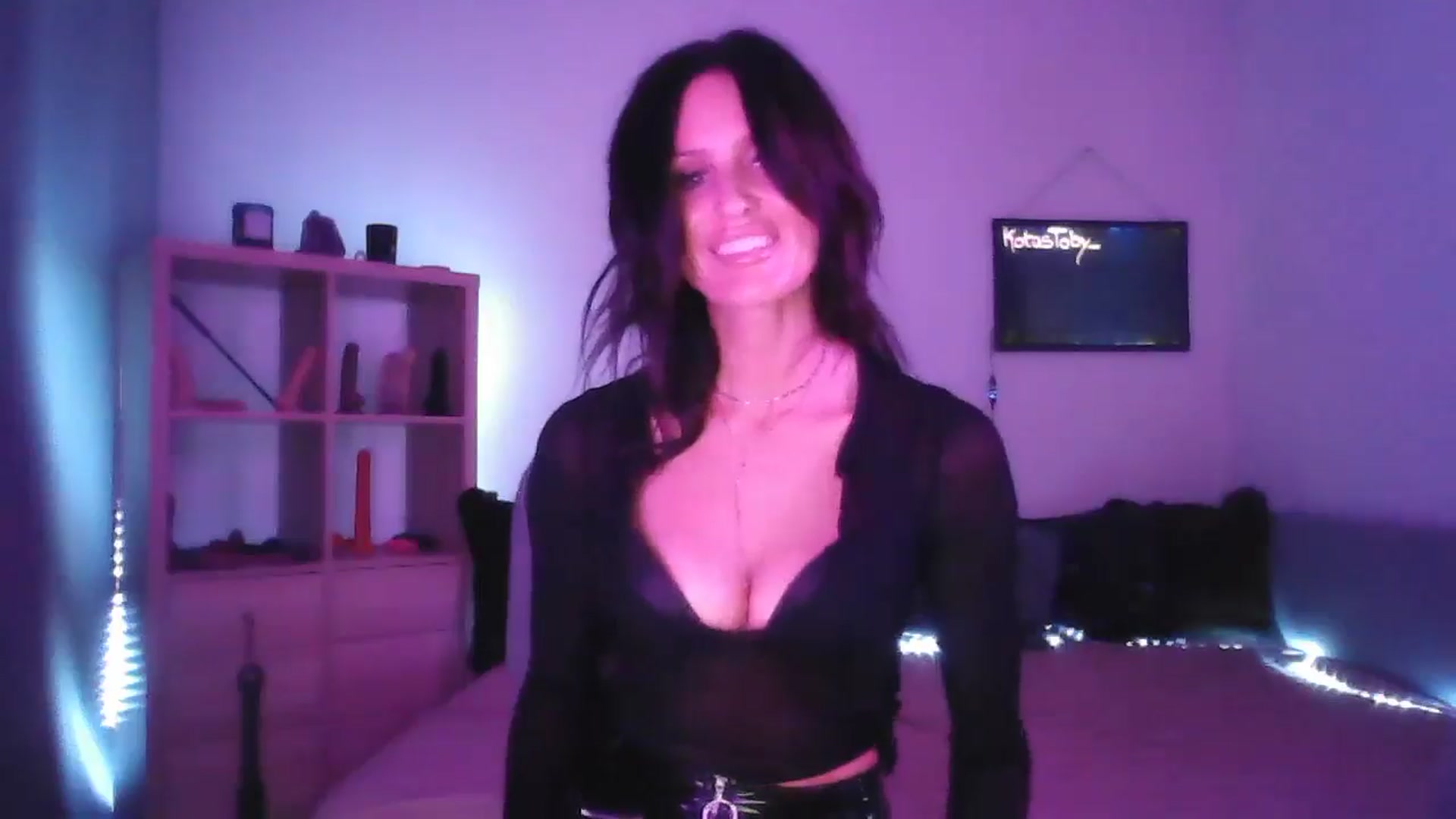 Gallery image thumbnail from DakotaCox's myfreecams stream on, 11/25/2024, 05:58 image 16 of 20