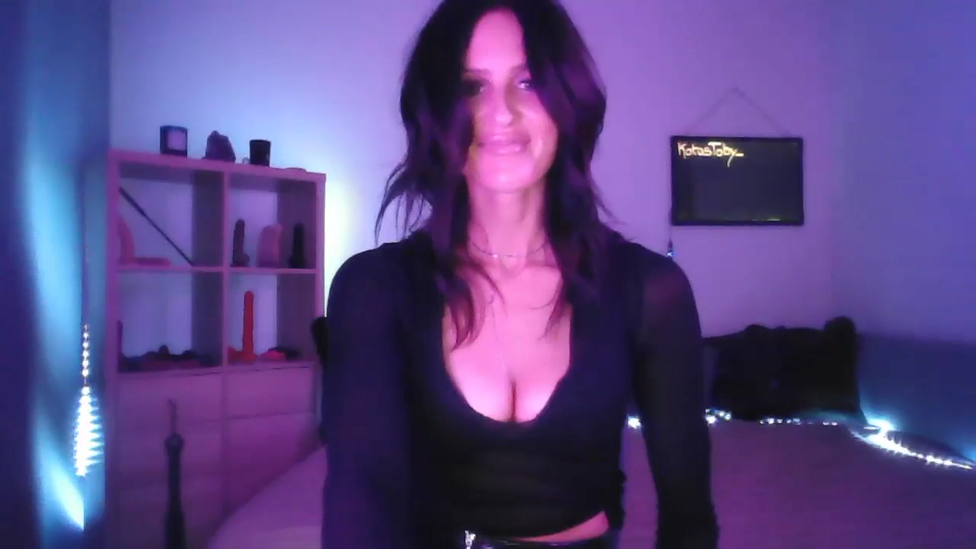 Gallery image thumbnail from DakotaCox's myfreecams stream on, 11/25/2024, 07:00 image 2 of 20