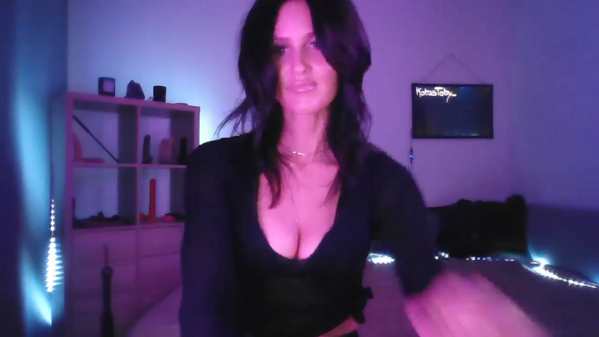 Gallery image thumbnail from DakotaCox's myfreecams stream on, 11/25/2024, 07:00 image 6 of 20