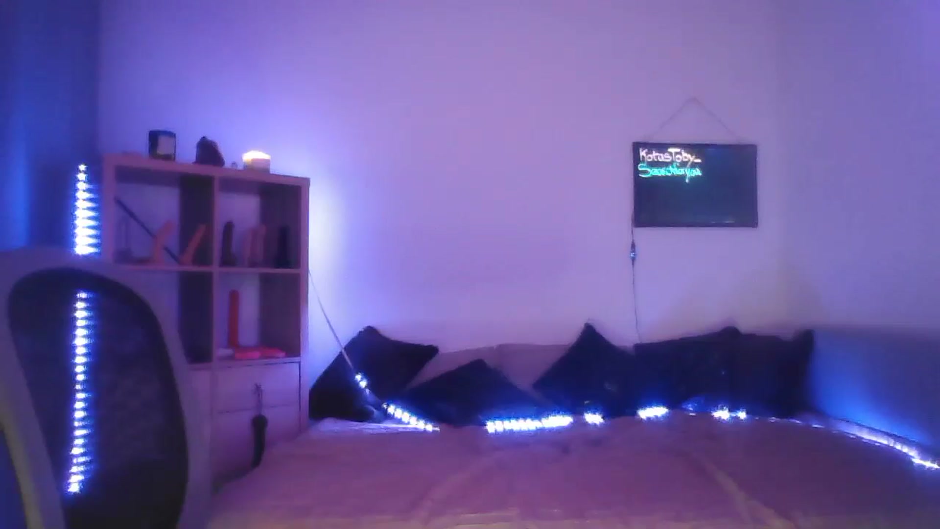 Gallery image thumbnail from DakotaCox's myfreecams stream on, 12/14/2024, 04:46 image 13 of 20