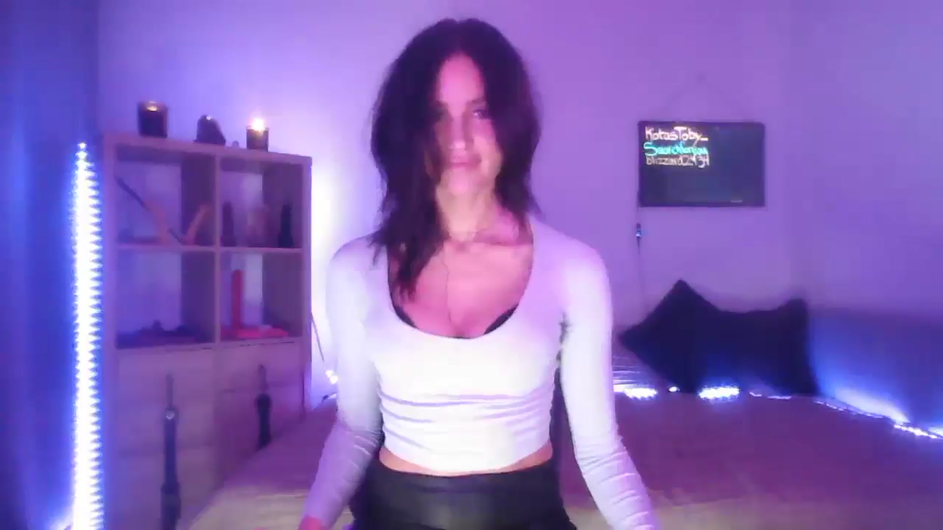 Gallery image thumbnail from DakotaCox's myfreecams stream on, 12/15/2024, 05:27 image 5 of 20