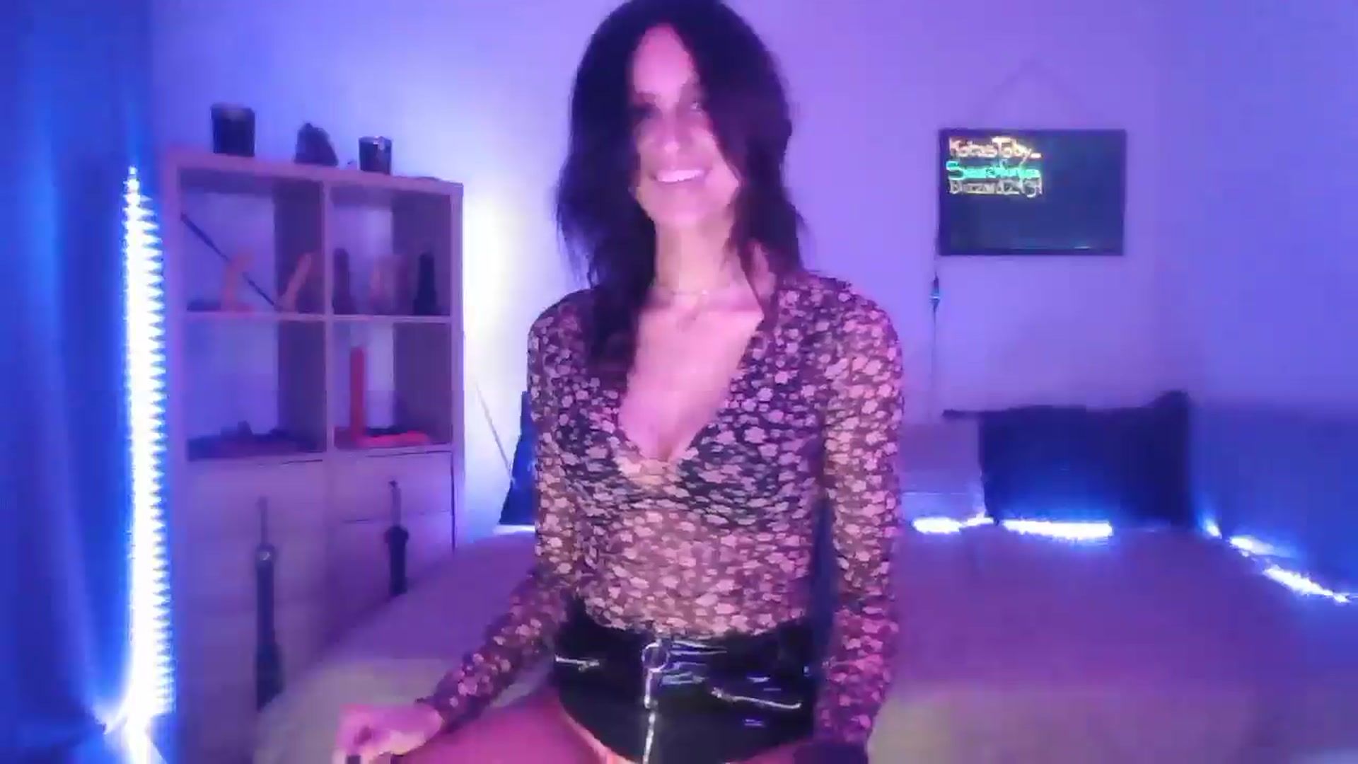 Gallery image thumbnail from DakotaCox's myfreecams stream on, 12/16/2024, 05:51 image 7 of 20