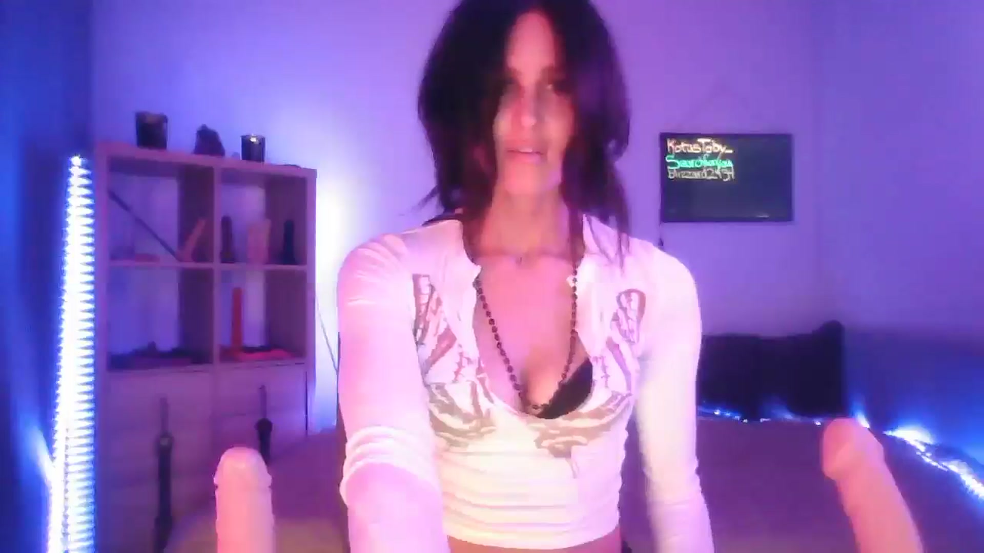 Gallery image thumbnail from DakotaCox's myfreecams stream on, 12/17/2024, 05:18 image 20 of 20