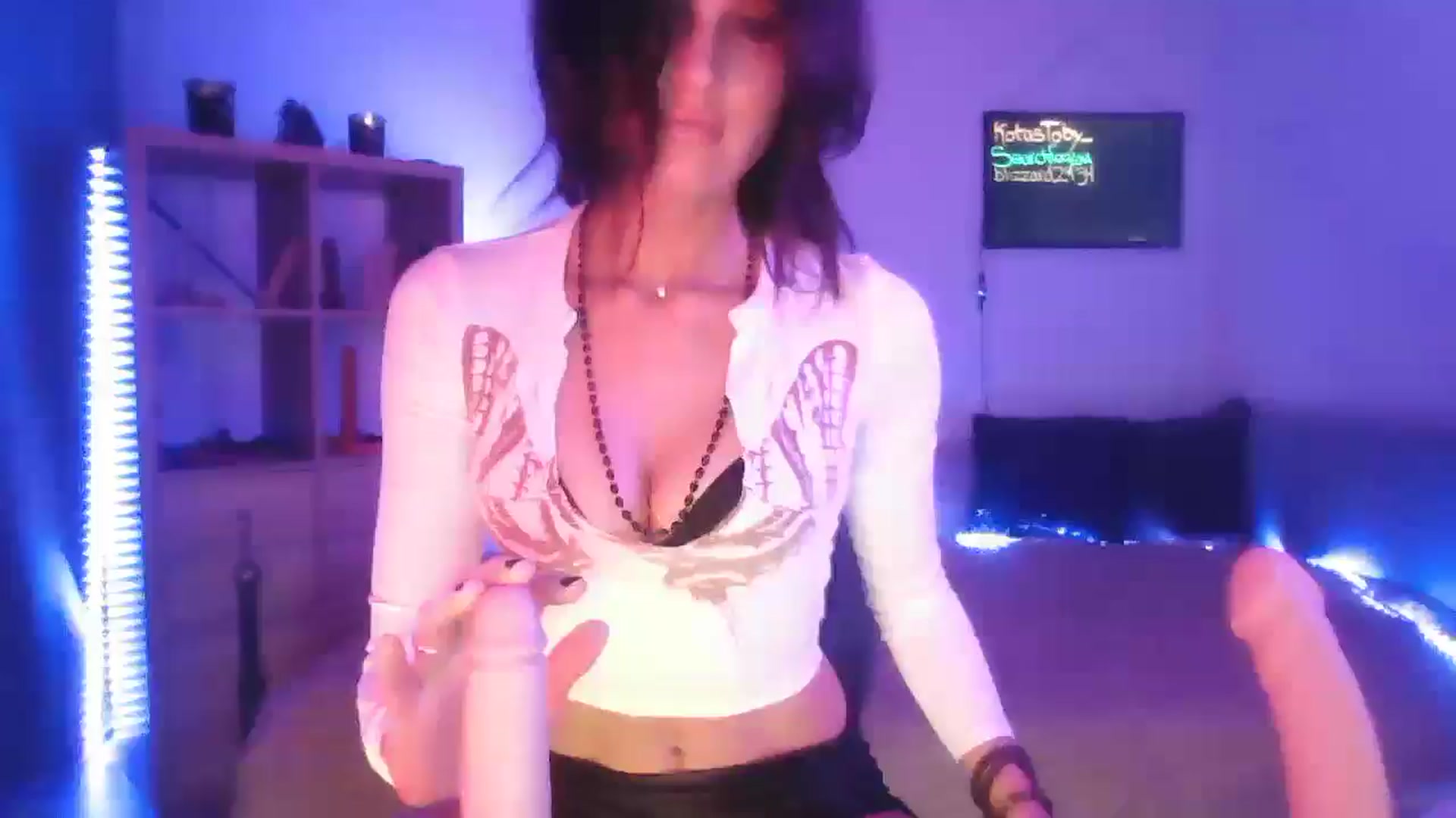 Gallery image thumbnail from DakotaCox's myfreecams stream on, 12/17/2024, 05:18 image 15 of 20