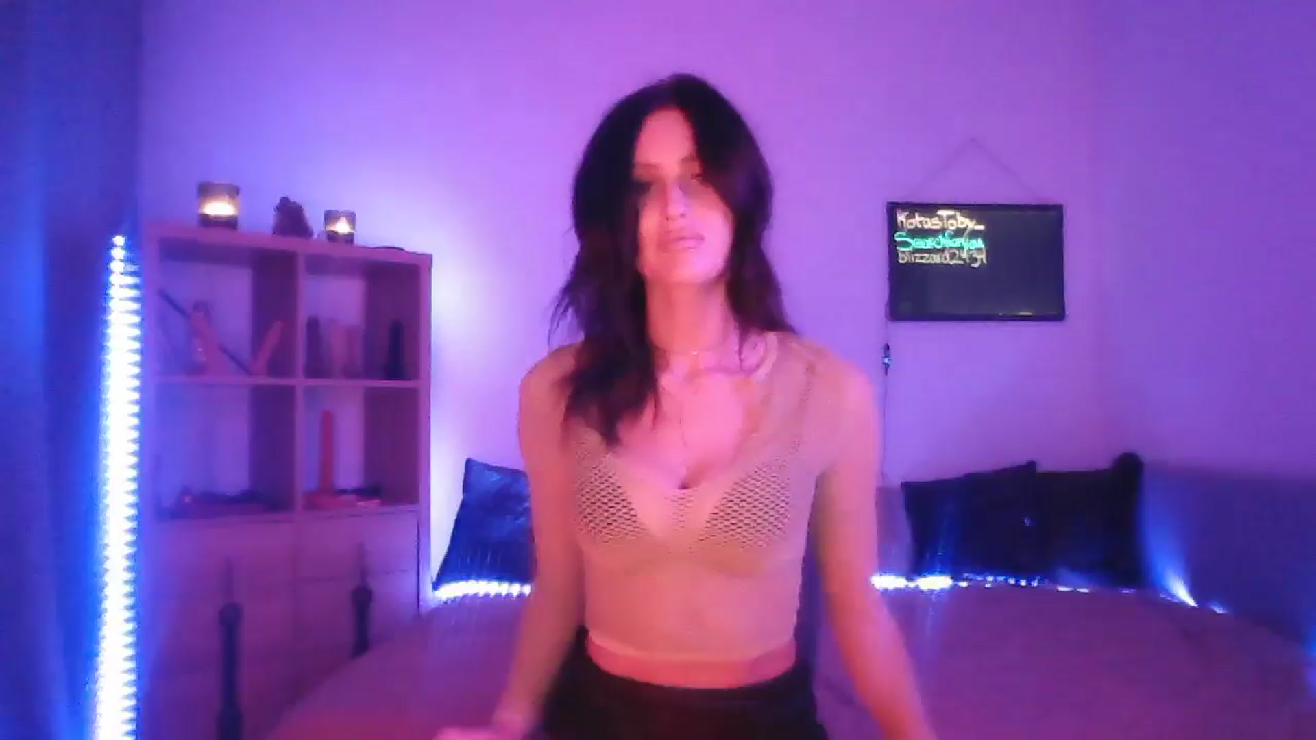 Gallery image thumbnail from DakotaCox's myfreecams stream on, 12/29/2024, 03:51 image 14 of 20