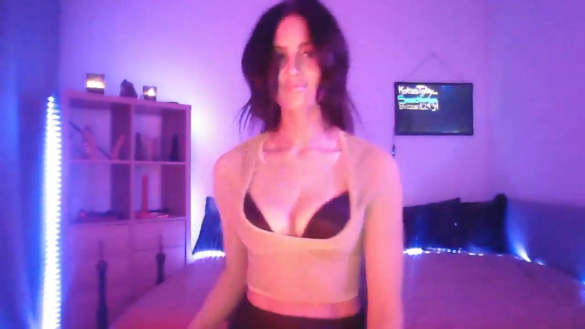 Gallery image thumbnail from DakotaCox's myfreecams stream on, 12/29/2024, 04:32 image 4 of 20