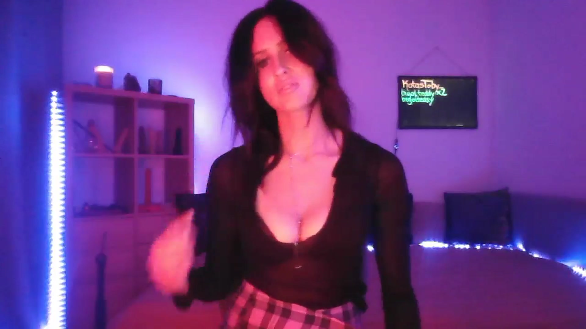 Gallery image thumbnail from DakotaCox's myfreecams stream on, 01/13/2025, 03:52 image 8 of 20