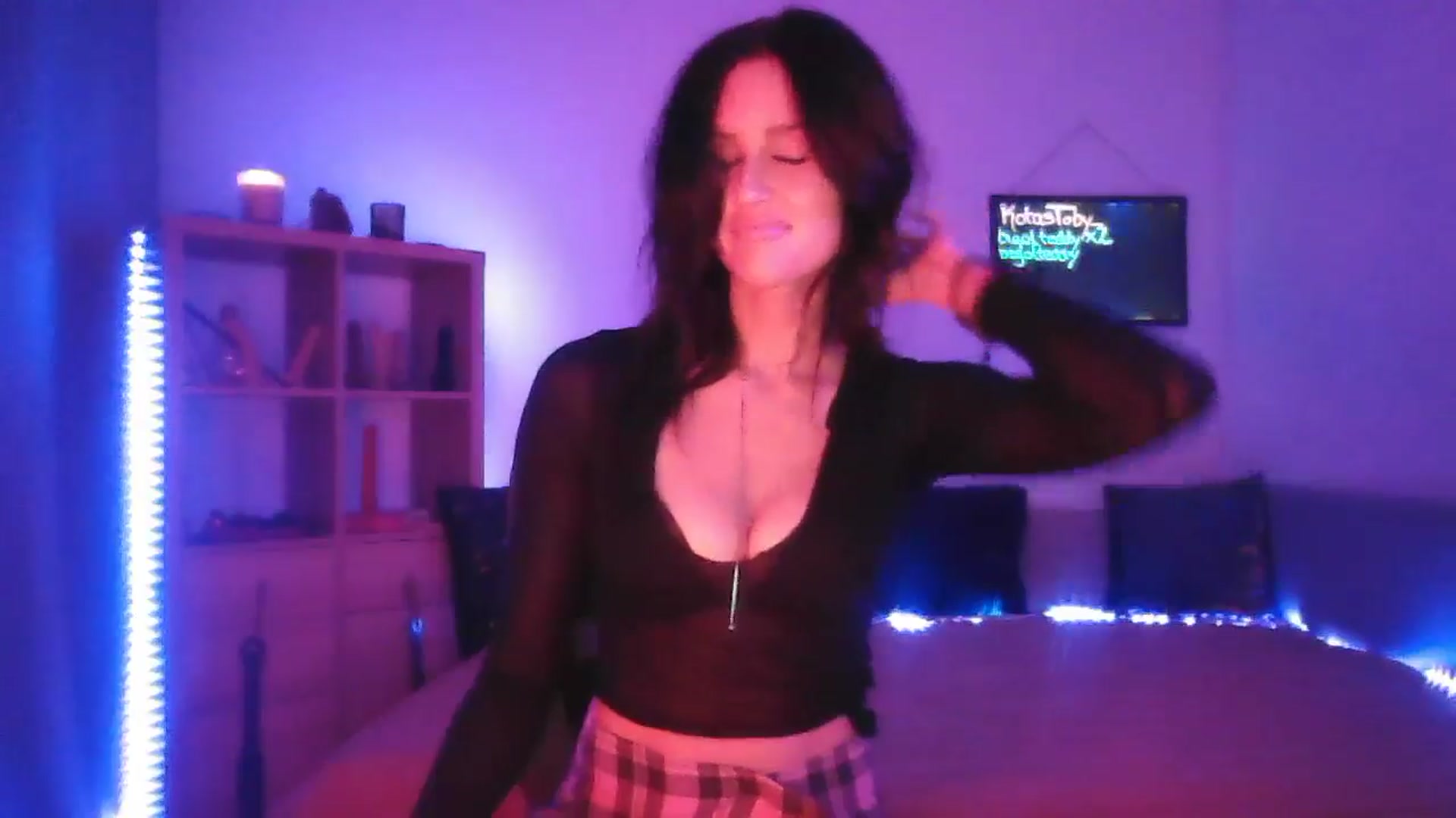 Gallery image thumbnail from DakotaCox's myfreecams stream on, 01/13/2025, 03:52 image 4 of 20