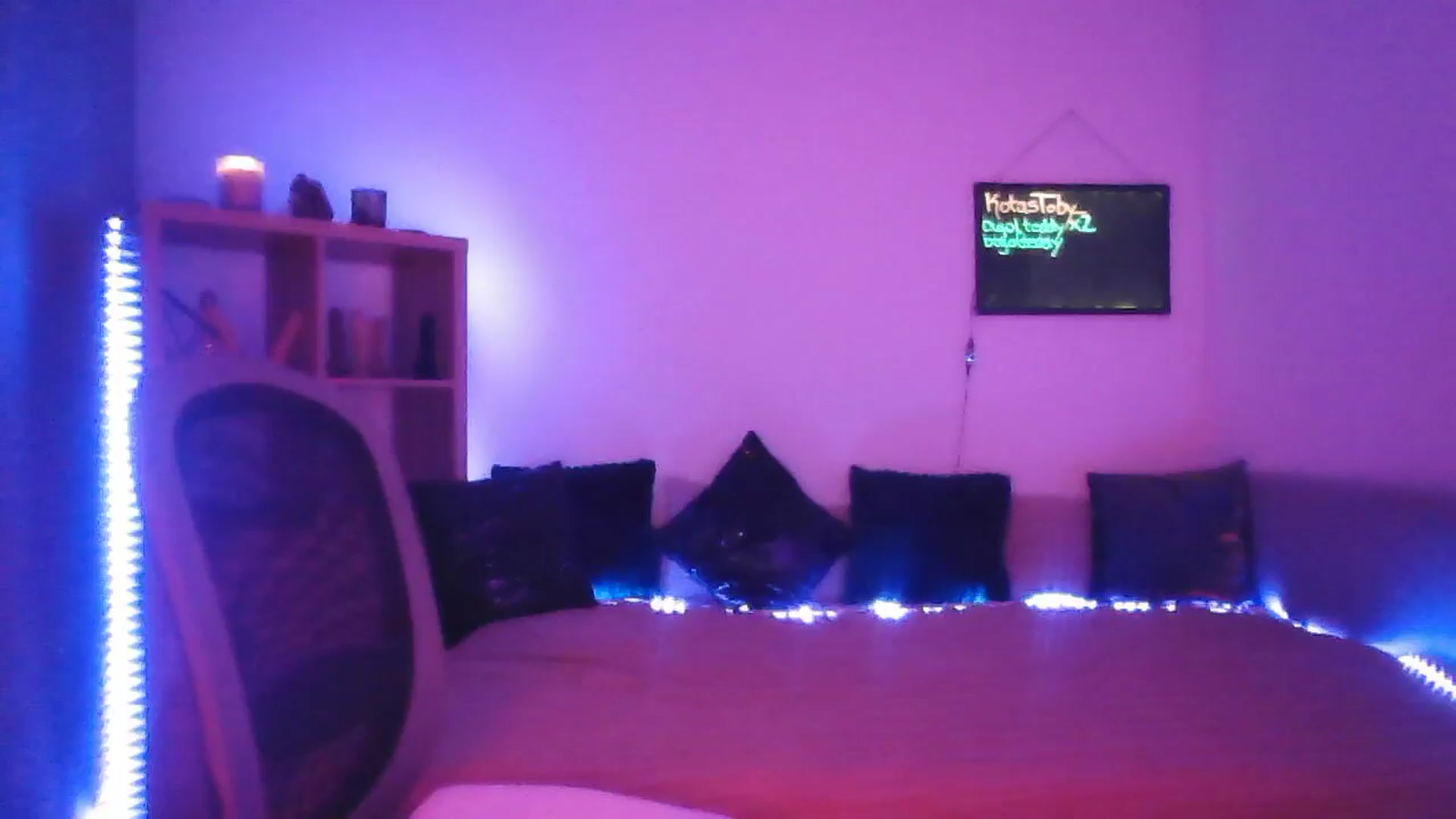 Gallery image thumbnail from DakotaCox's myfreecams stream on, 01/13/2025, 05:17 image 15 of 20