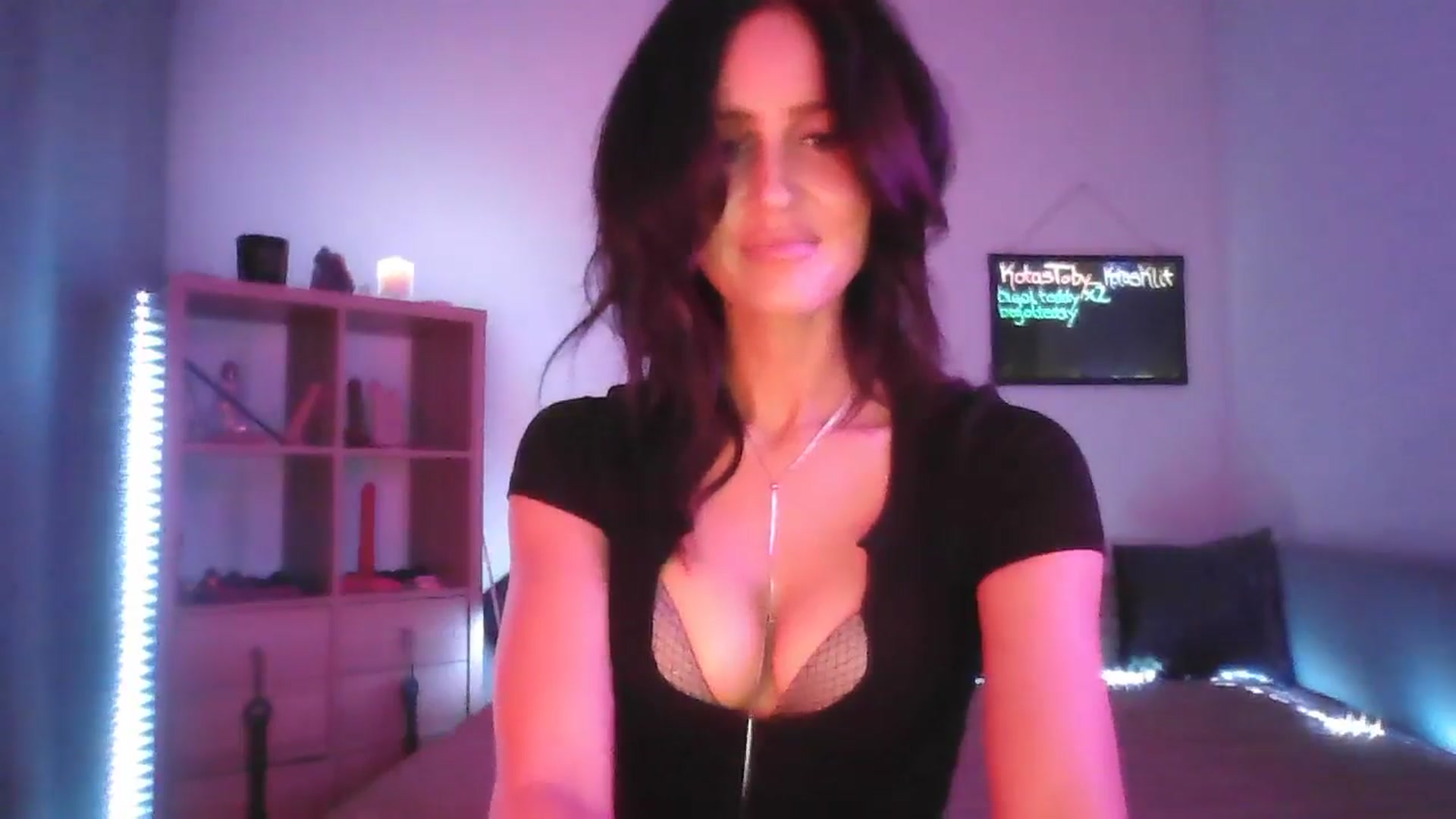 Gallery image thumbnail from DakotaCox's myfreecams stream on, 01/20/2025, 03:58 image 10 of 20