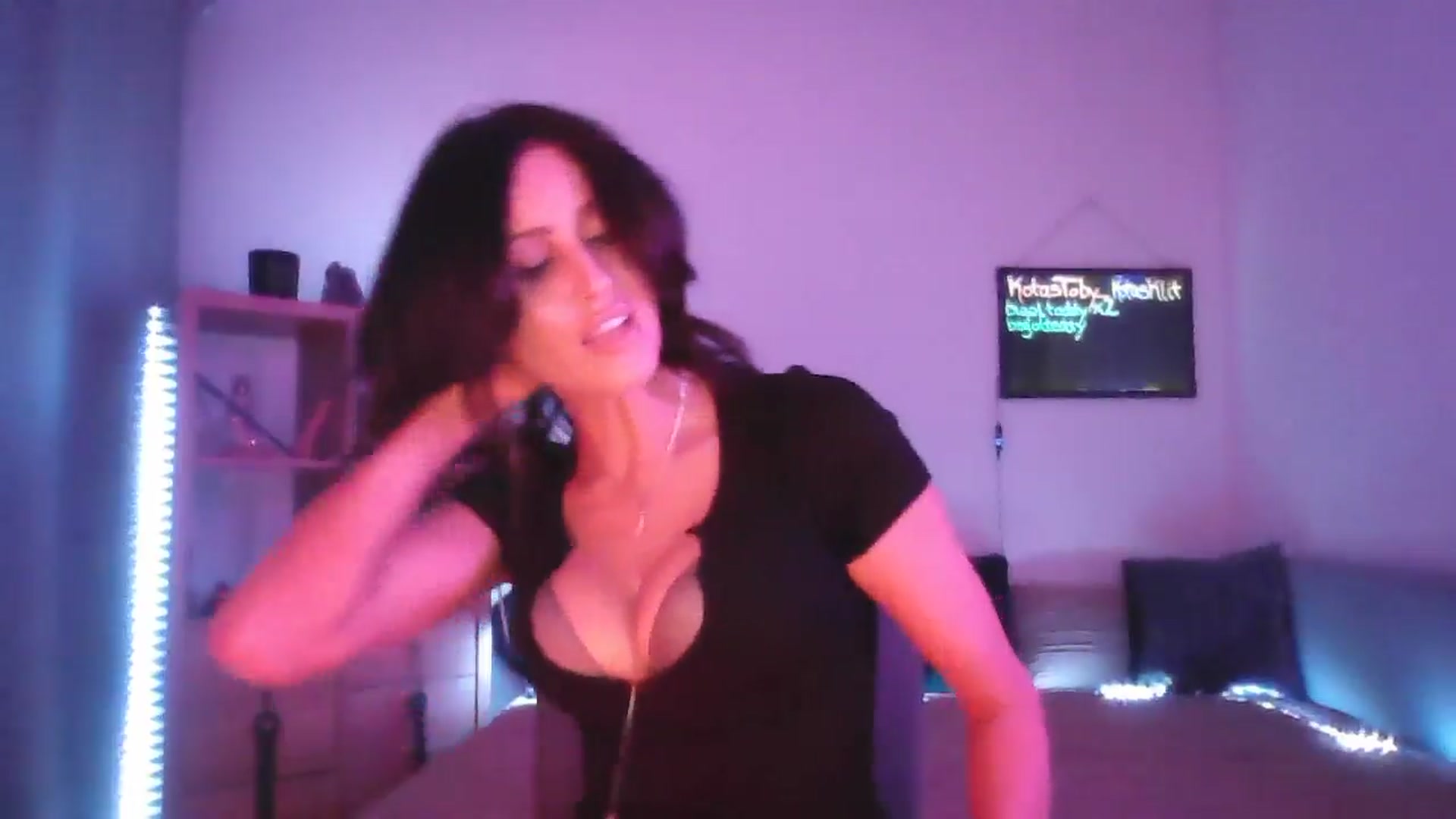 Gallery image thumbnail from DakotaCox's myfreecams stream on, 01/20/2025, 03:58 image 18 of 20