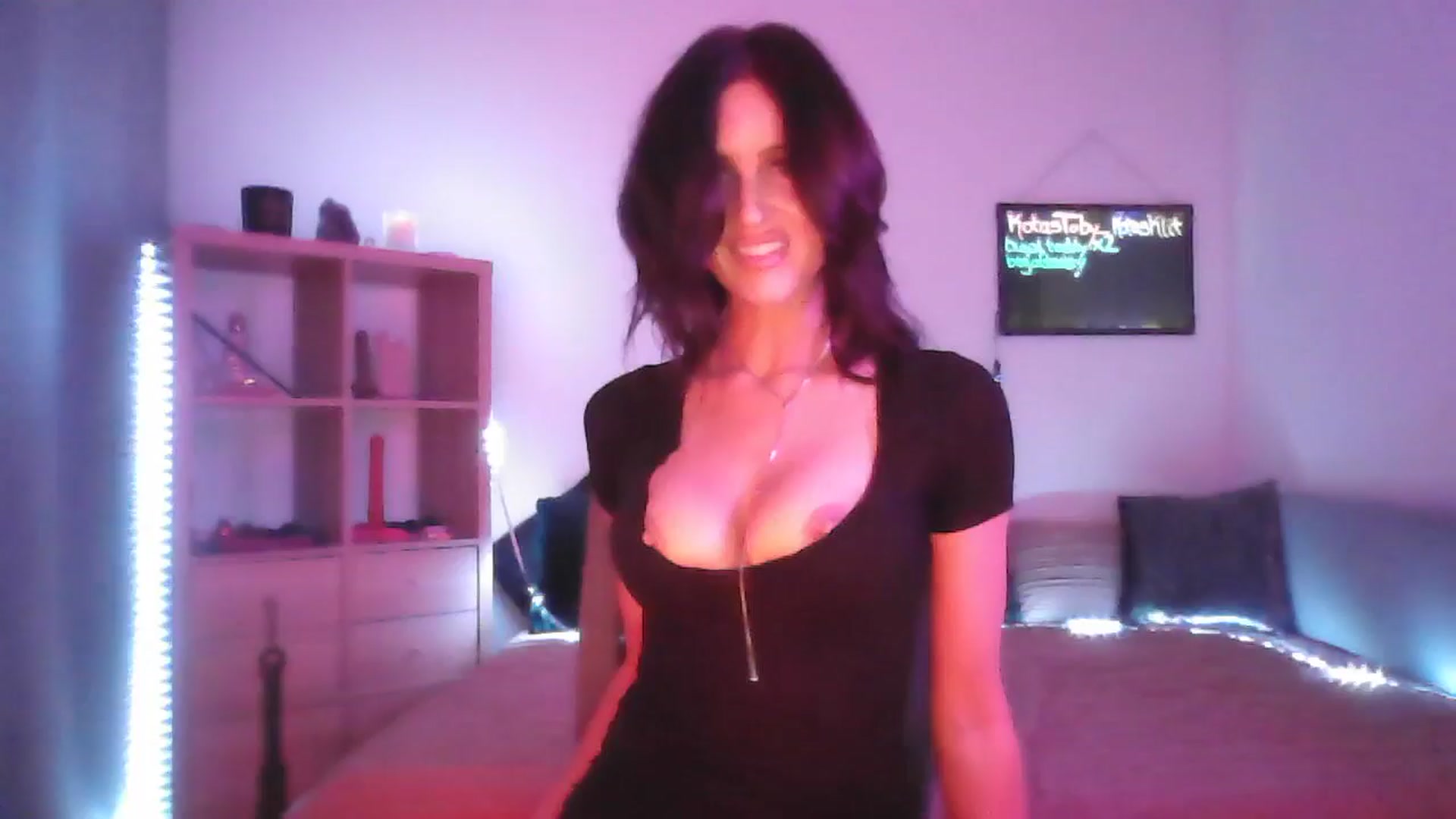 Gallery image thumbnail from DakotaCox's myfreecams stream on, 01/20/2025, 06:40 image 16 of 20