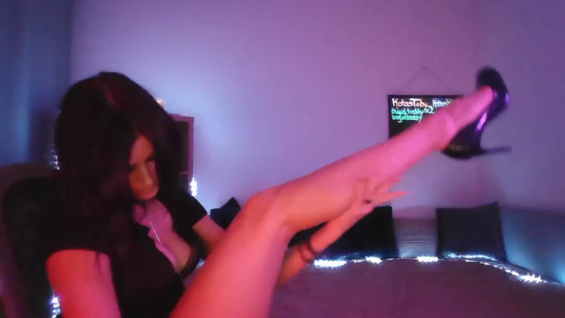 Gallery image thumbnail from DakotaCox's myfreecams stream on, 01/20/2025, 06:40 image 5 of 20