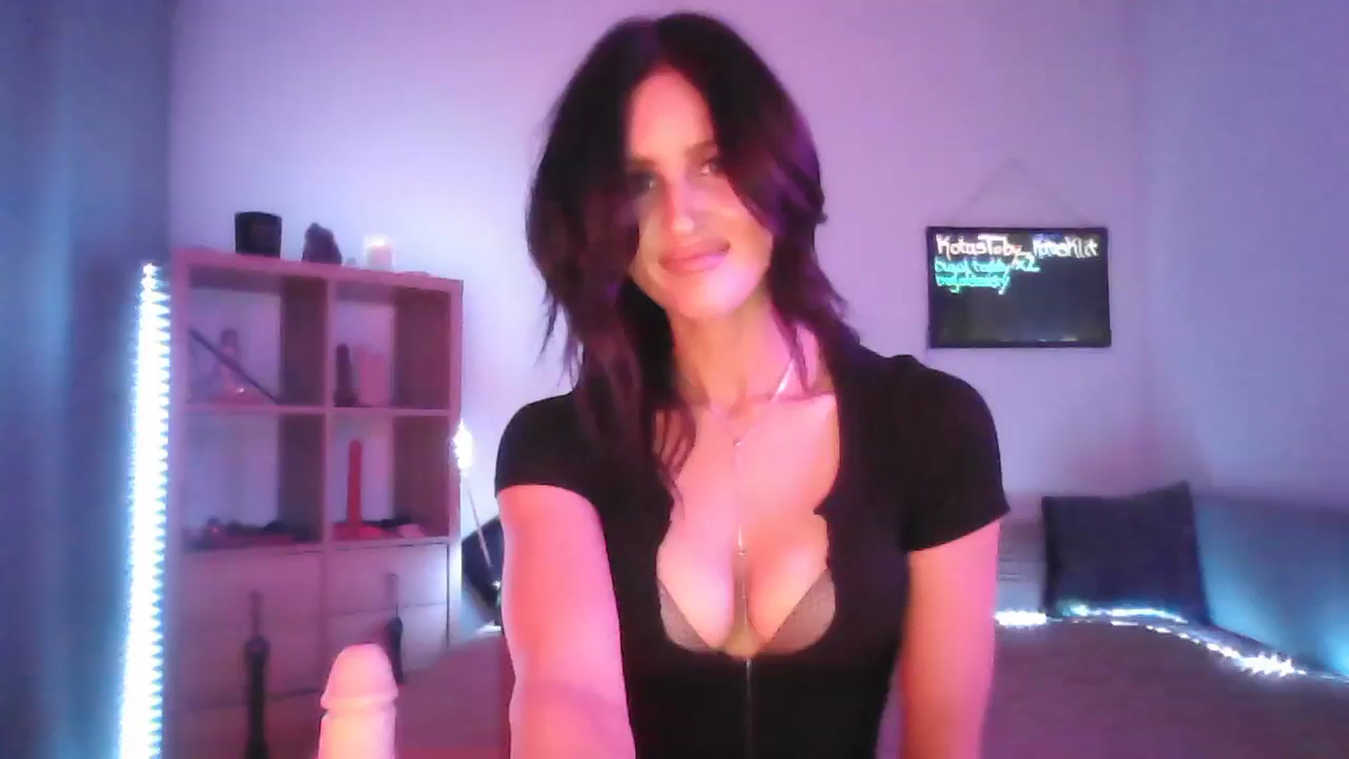 Gallery image thumbnail from DakotaCox's myfreecams stream on, 01/20/2025, 06:40 image 4 of 20